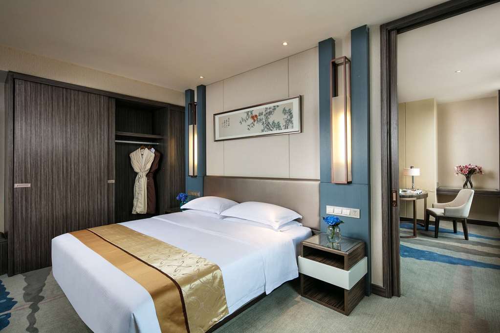 RAMADA HEZE-guestroom-Guest Room,Suite,On-Site.jpg