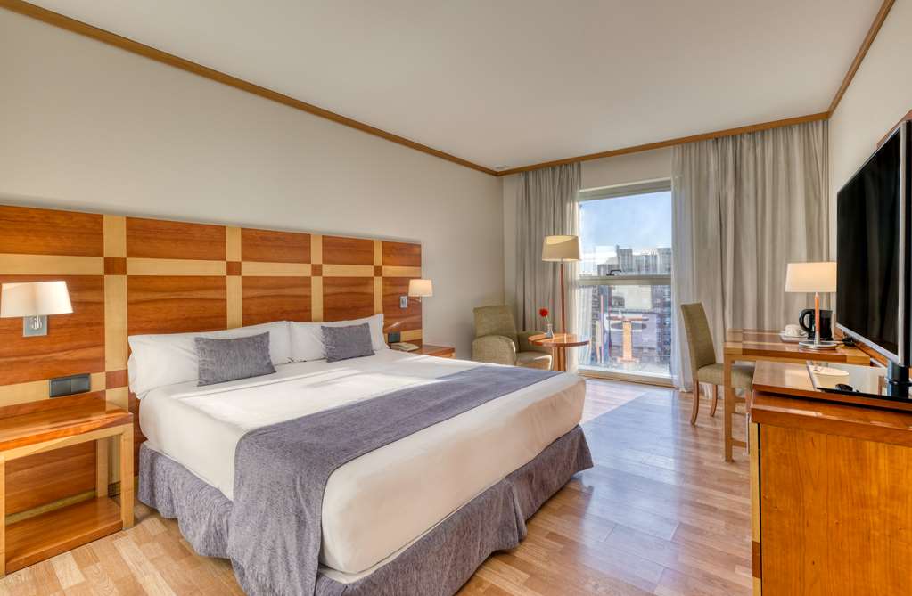 Senator Parque Central-guestroom-Guest Room,On-Site.jpg