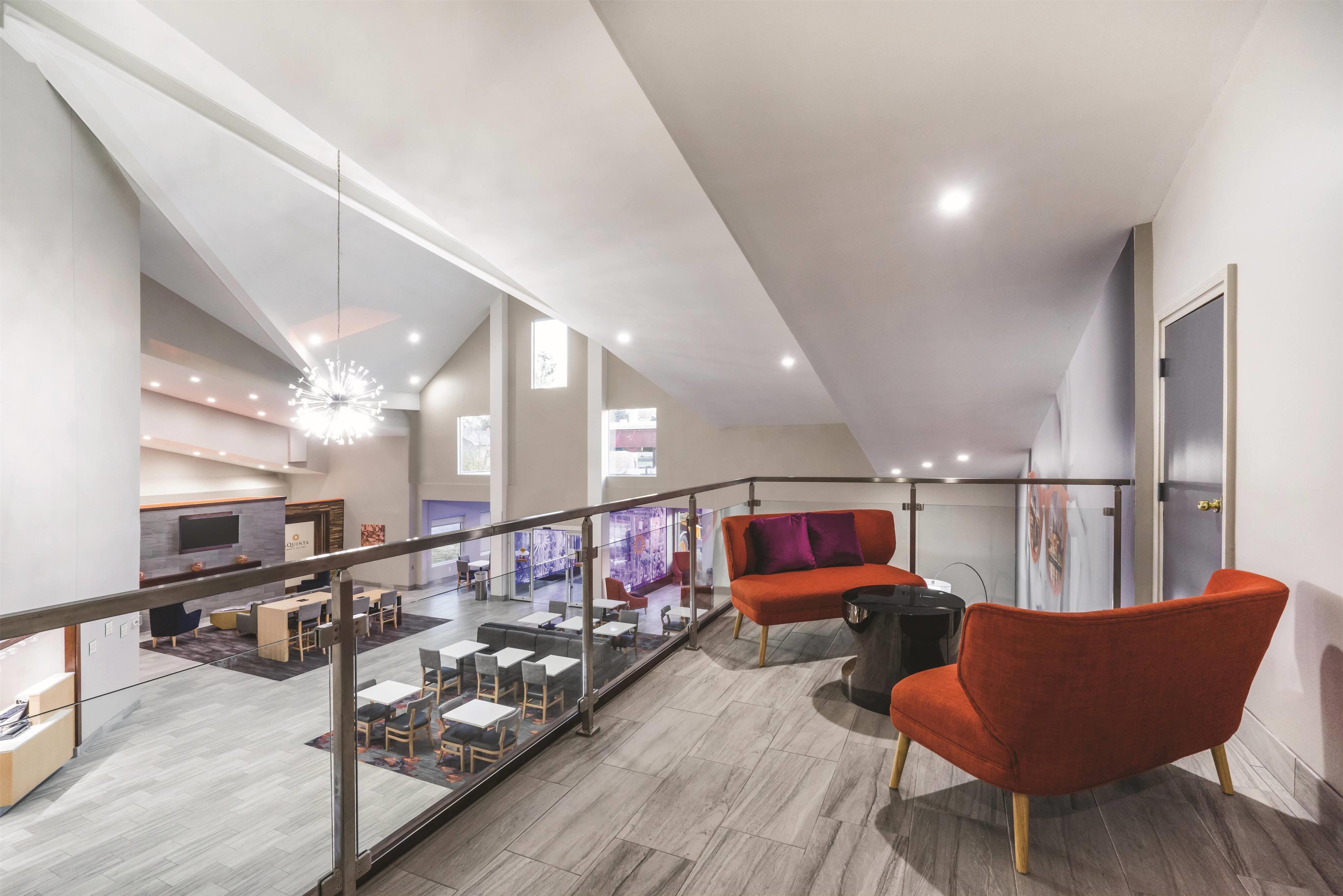 Lobby | La Quinta Inn & Suites by Wyndham Chattanooga-Hamilton Place