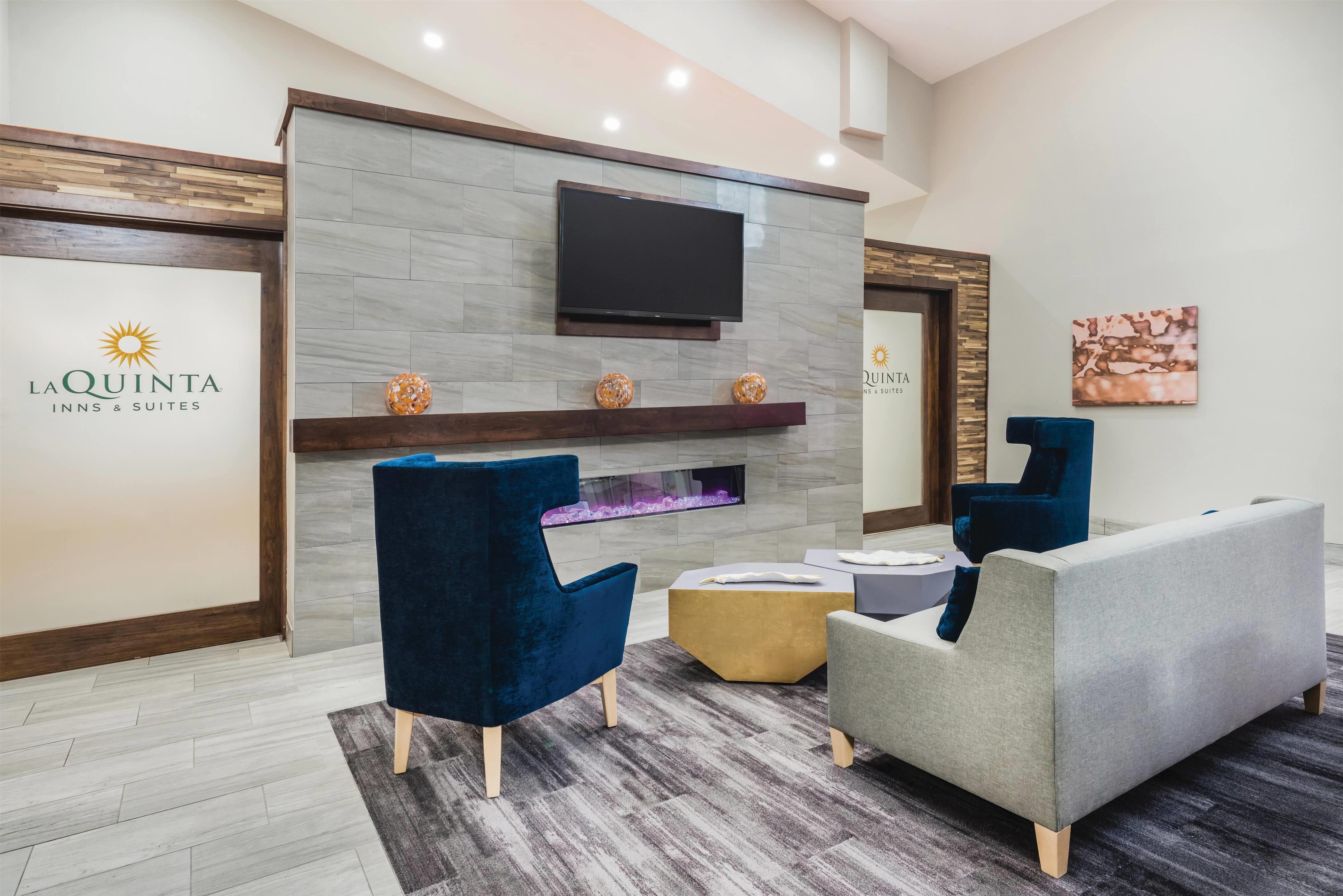 Lobby | La Quinta Inn & Suites by Wyndham Chattanooga-Hamilton Place