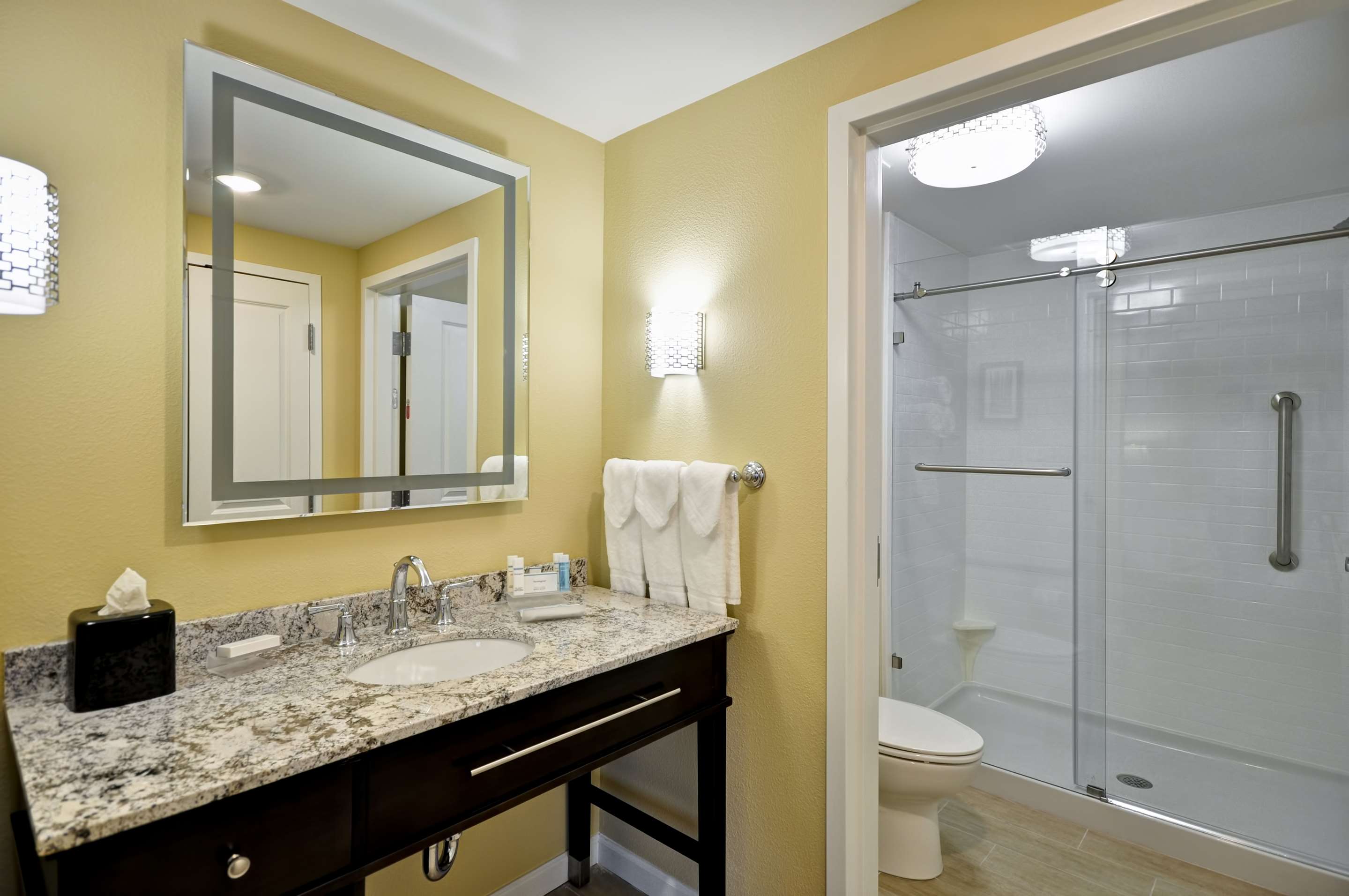 Guest room bath