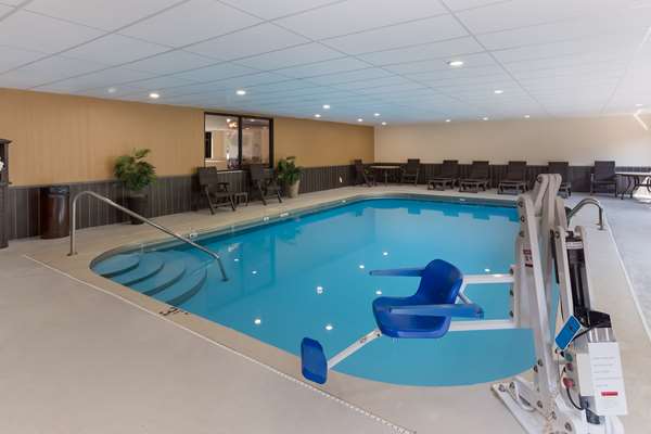 Pool - Best Western Hotel Chapmanville