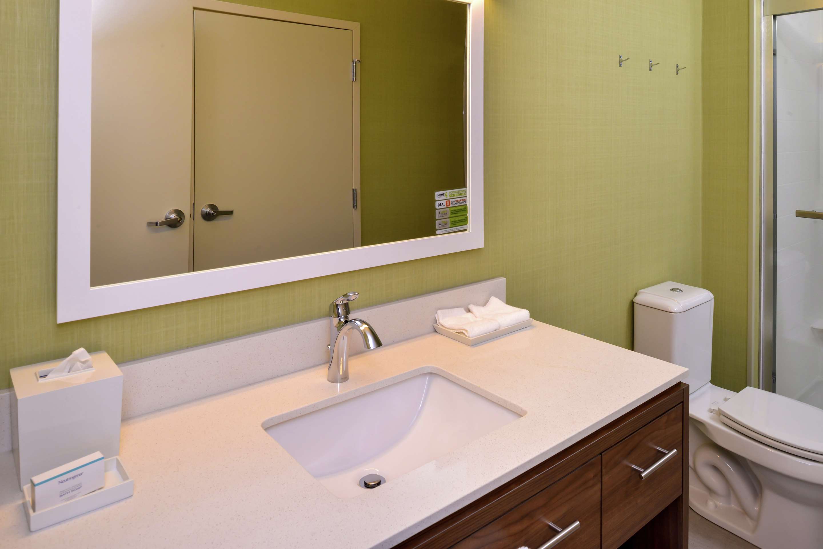 Guest room bath