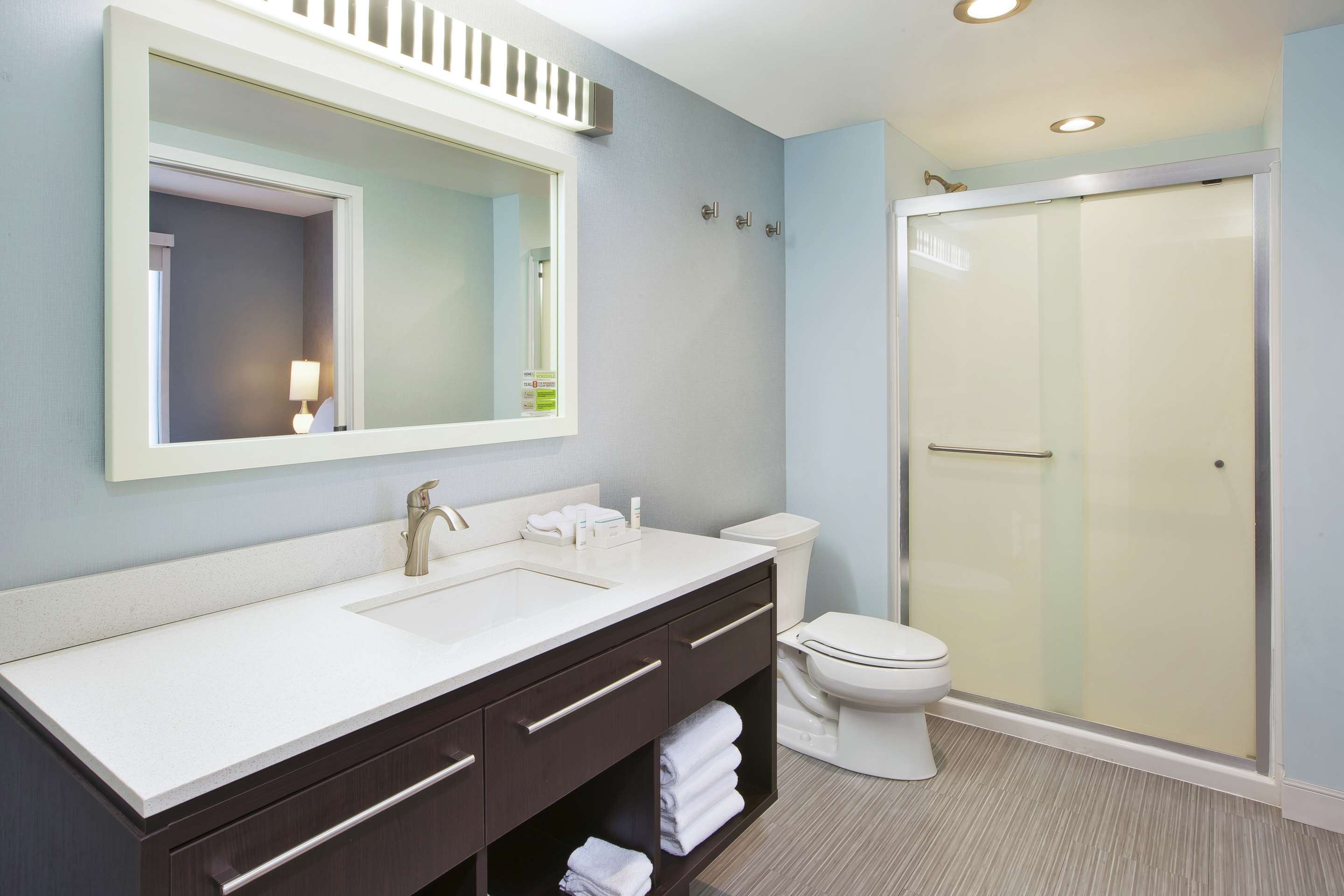 Guest room bath