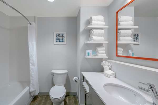  - Hampton Inn & Suites Glenarden - I-95 & I-495, Exit 17