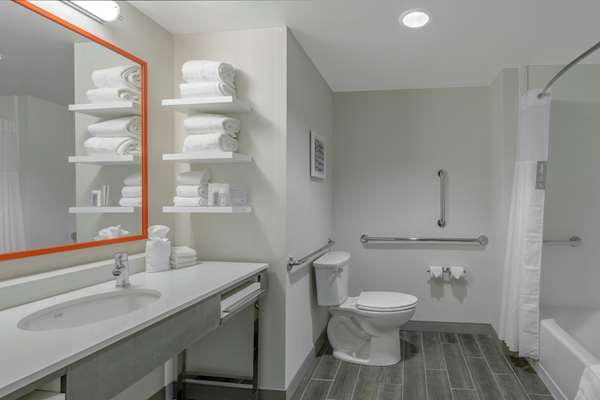  - Hampton Inn & Suites Glenarden - I-95 & I-495, Exit 17