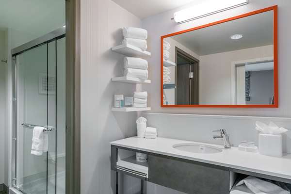  - Hampton Inn & Suites Glenarden - I-95 & I-495, Exit 17