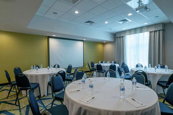  - Hampton Inn & Suites Glenarden - I-95 & I-495, Exit 17