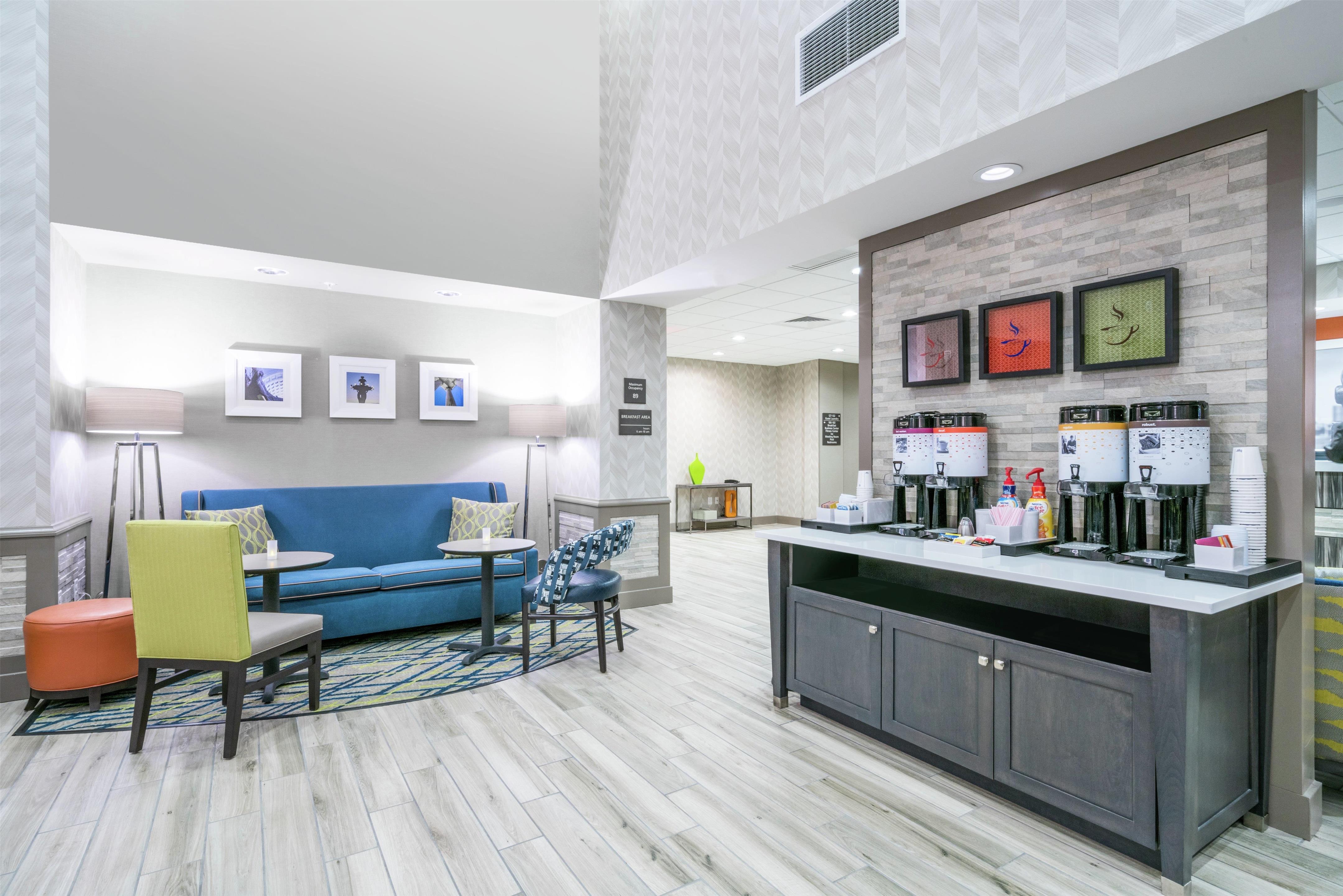 Lobby | Hampton Inn & Suites Glenarden/Washington DC