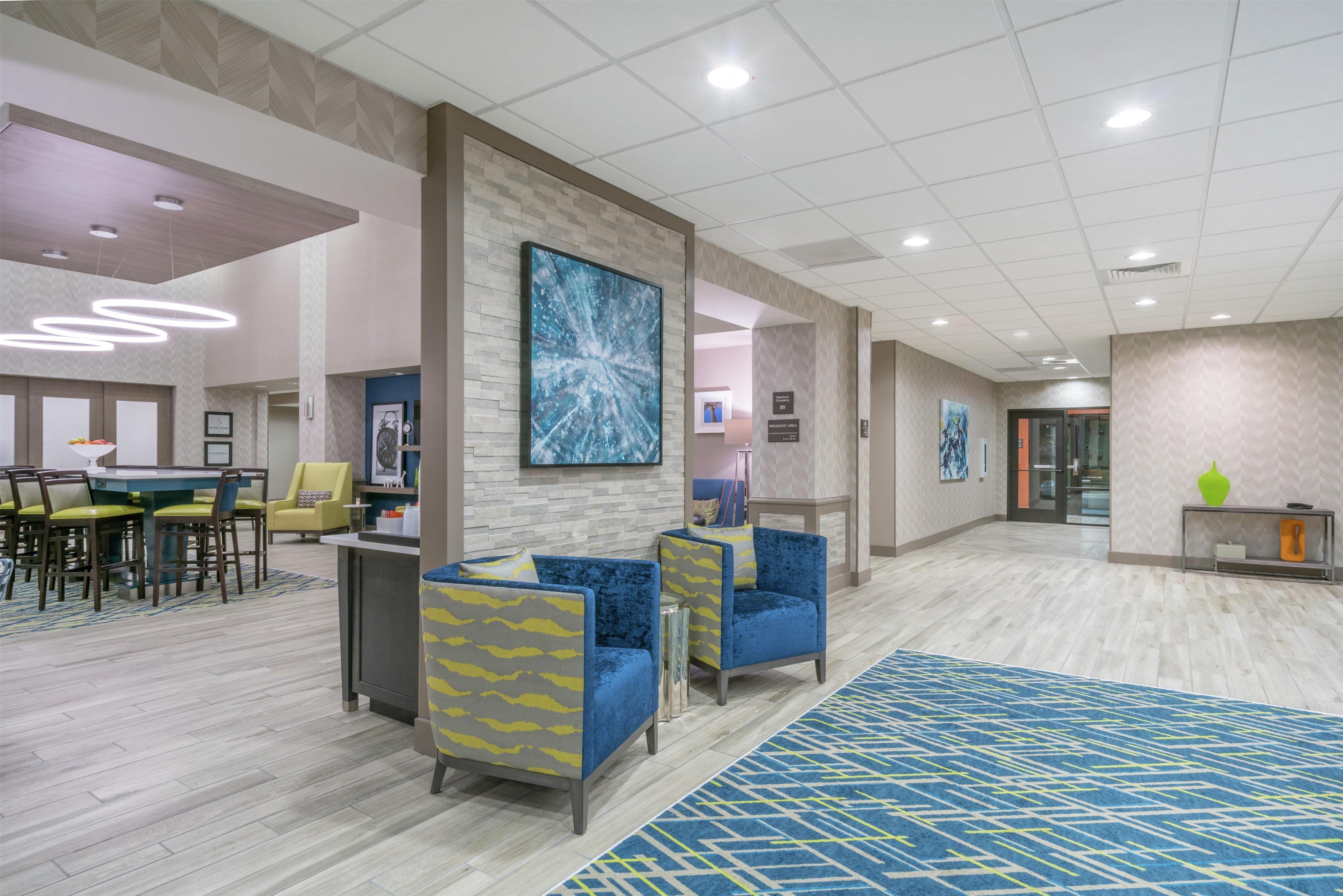 Lobby | Hampton Inn & Suites Glenarden/Washington DC