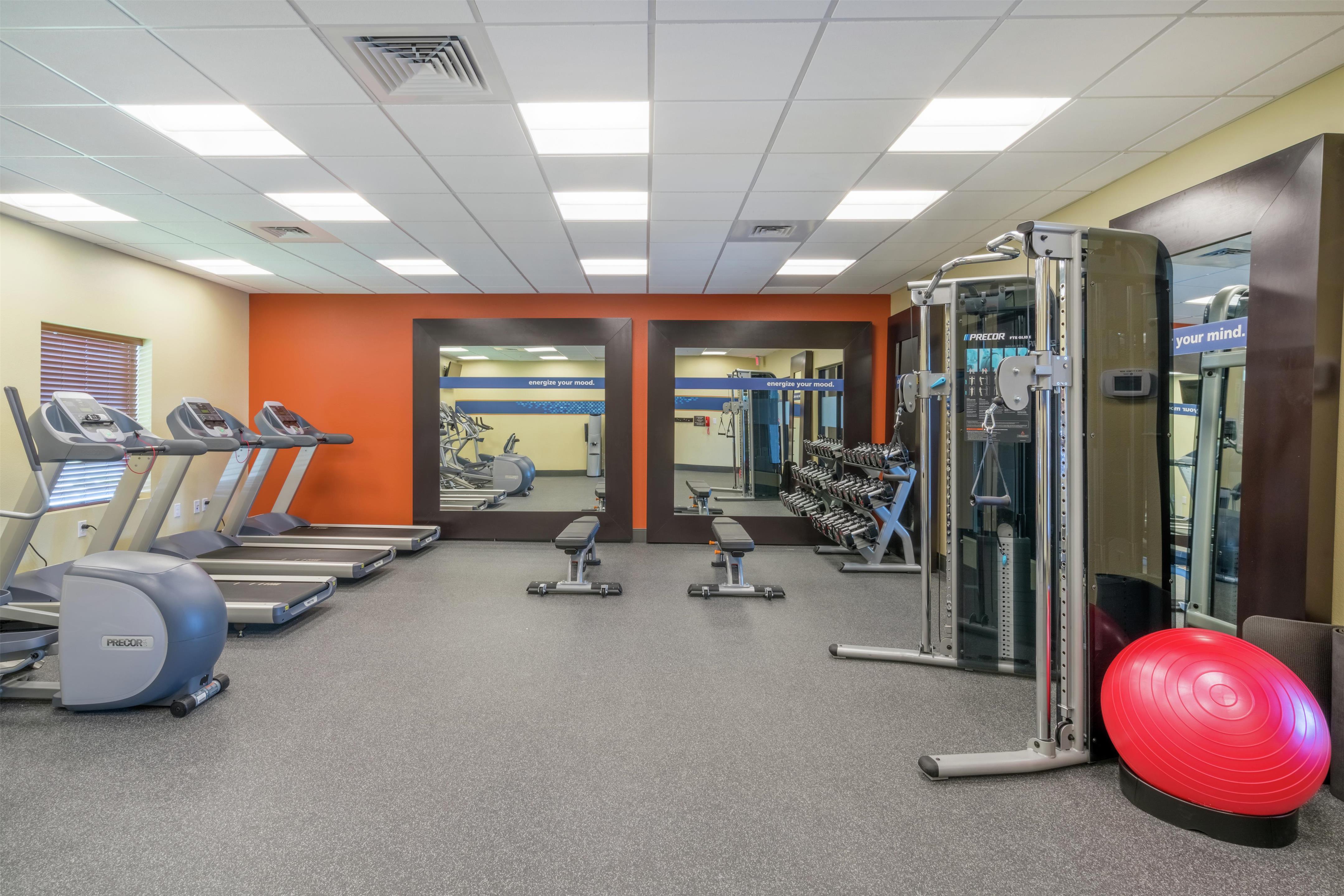 Health club fitness center gym | Hampton Inn & Suites Glenarden/Washington DC