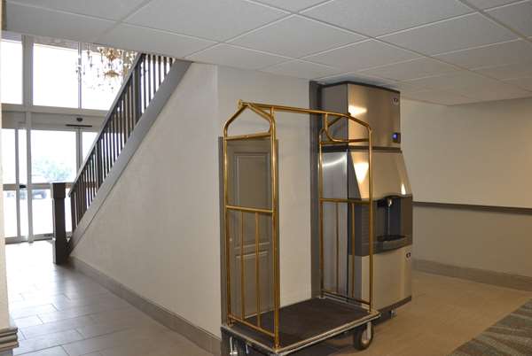  - Baymont Inn & Suites Effingham - I-57 & I-70, Exit 159