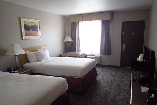  - Baymont Inn & Suites Effingham - I-57 & I-70, Exit 159