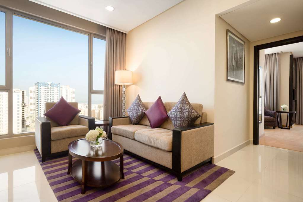 WYNDHAM GARDEN MANAMA-guestroom-Guest Room,Suite,On-Site.jpg