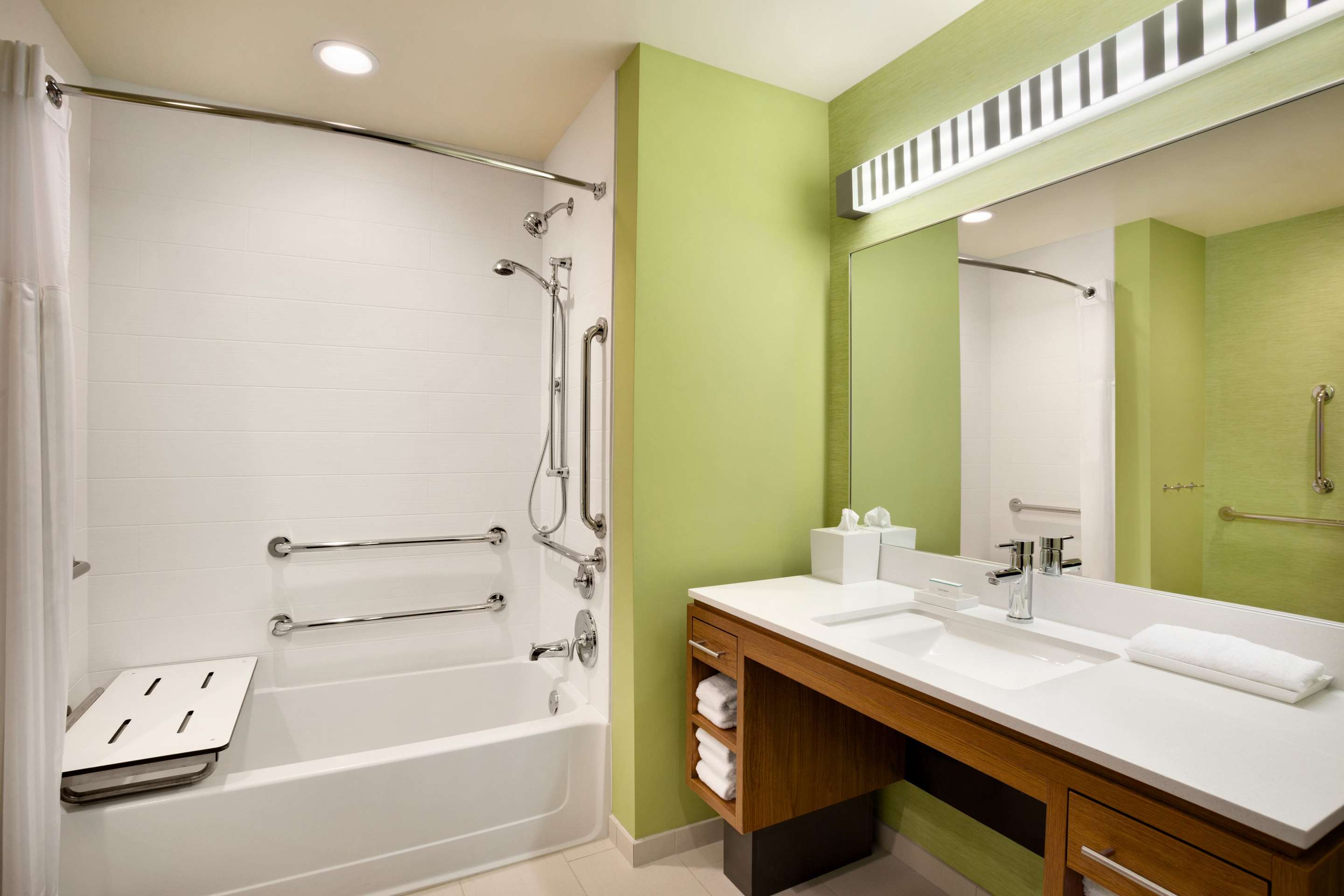 Guest room bath