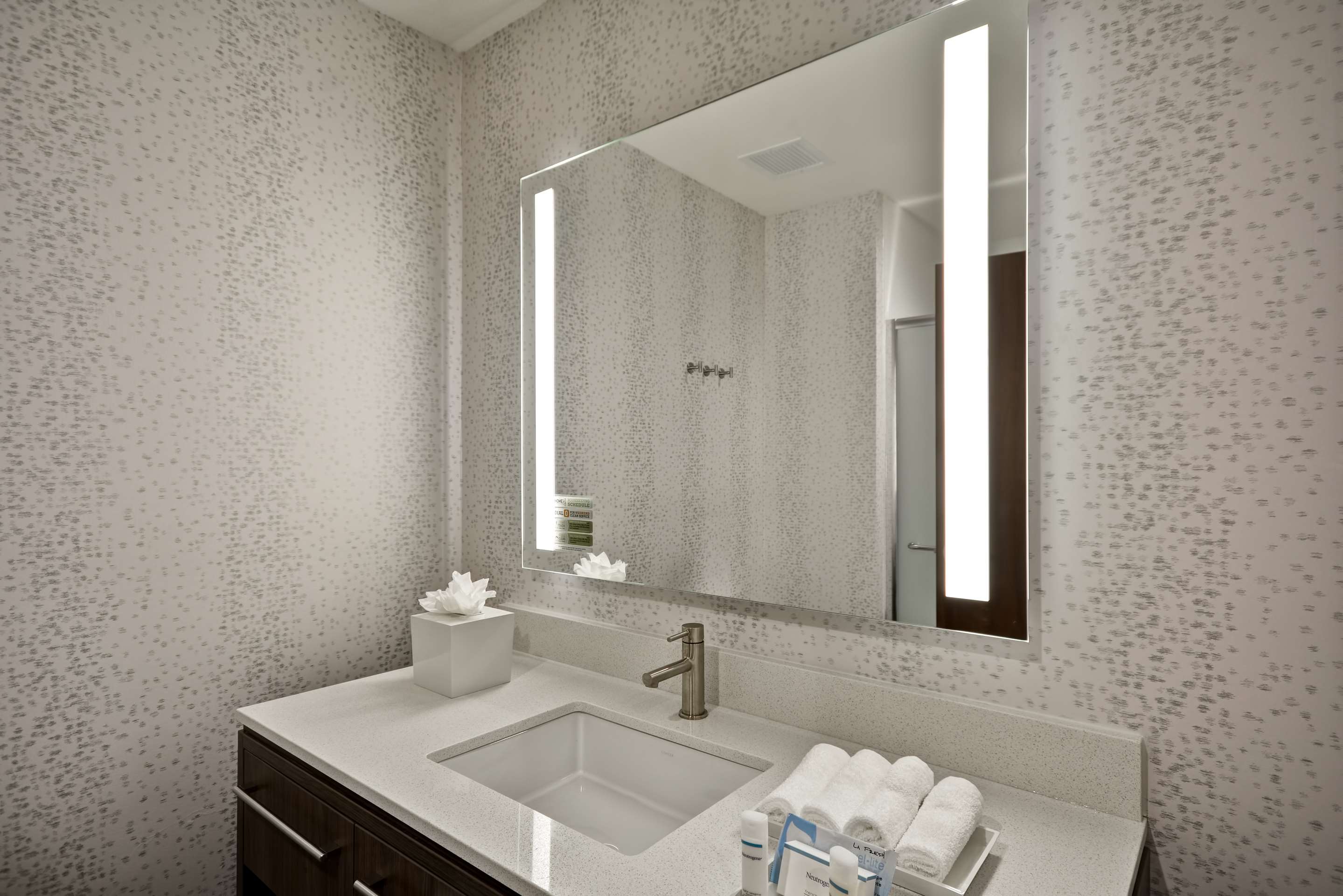 Guest room bath