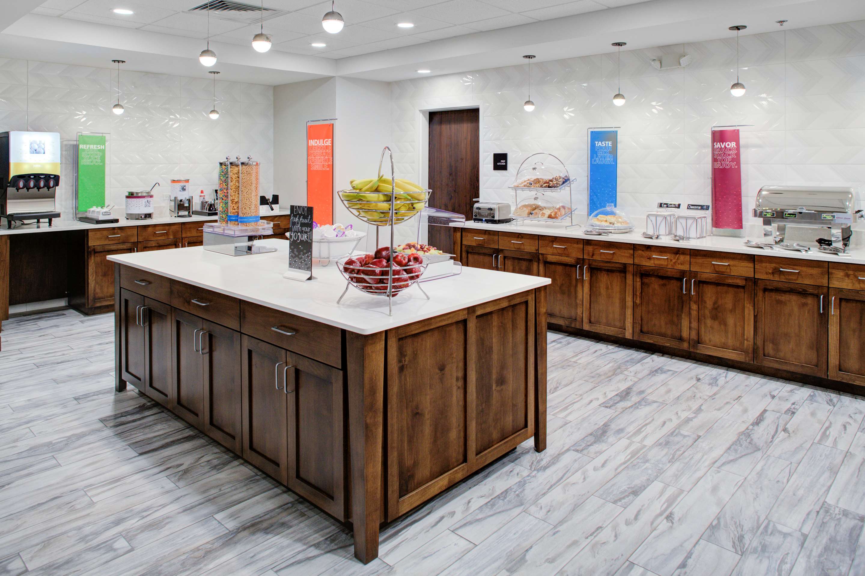 Breakfast Area | Hampton Inn & Suites Flagstaff East
