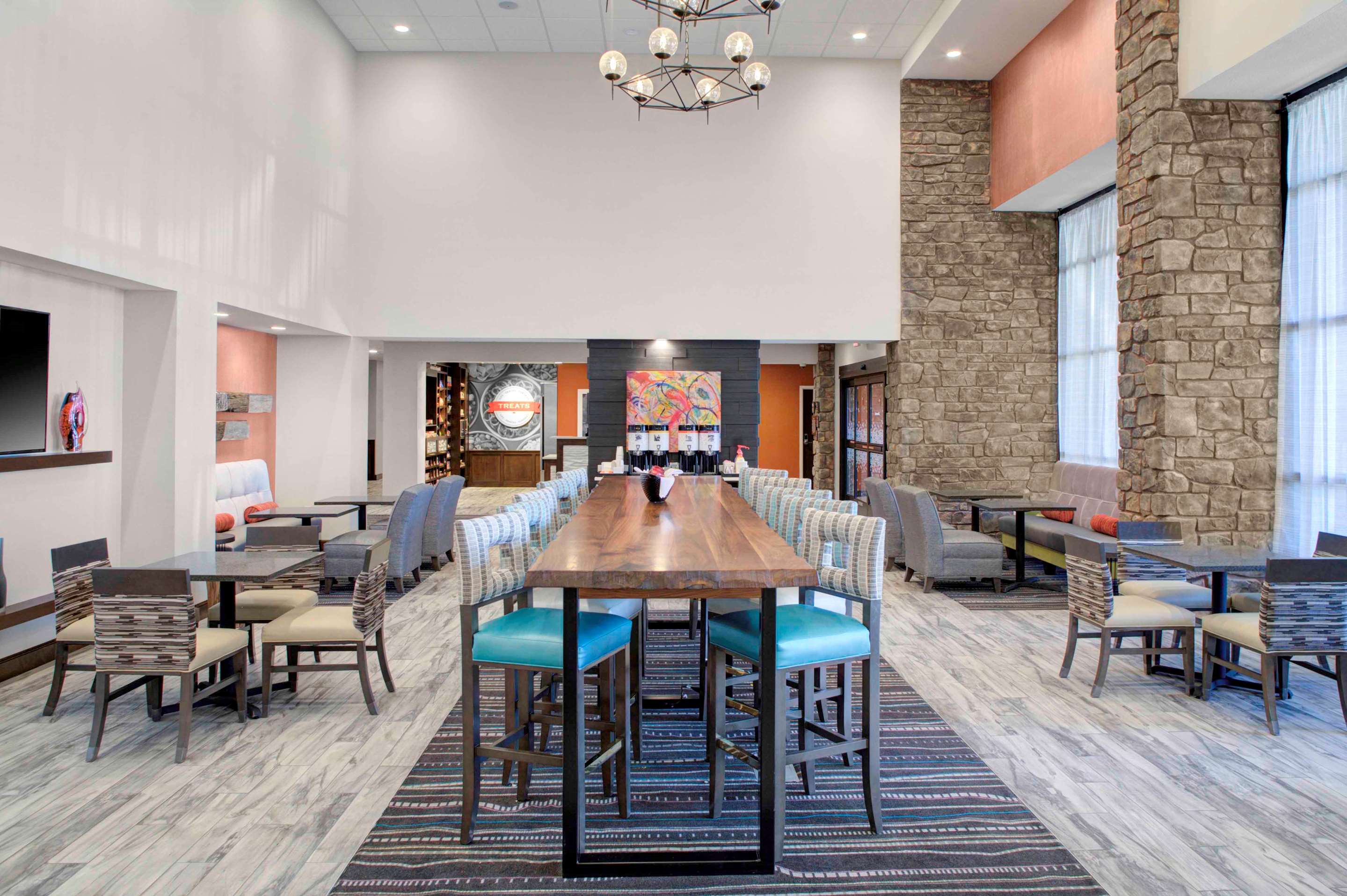 Restaurant | Hampton Inn & Suites Flagstaff East