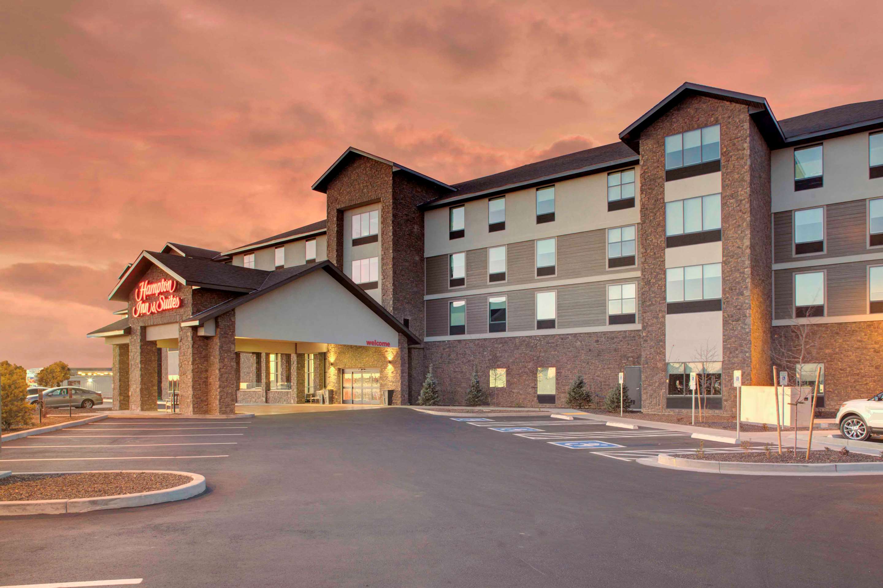 Exterior | Hampton Inn & Suites Flagstaff East