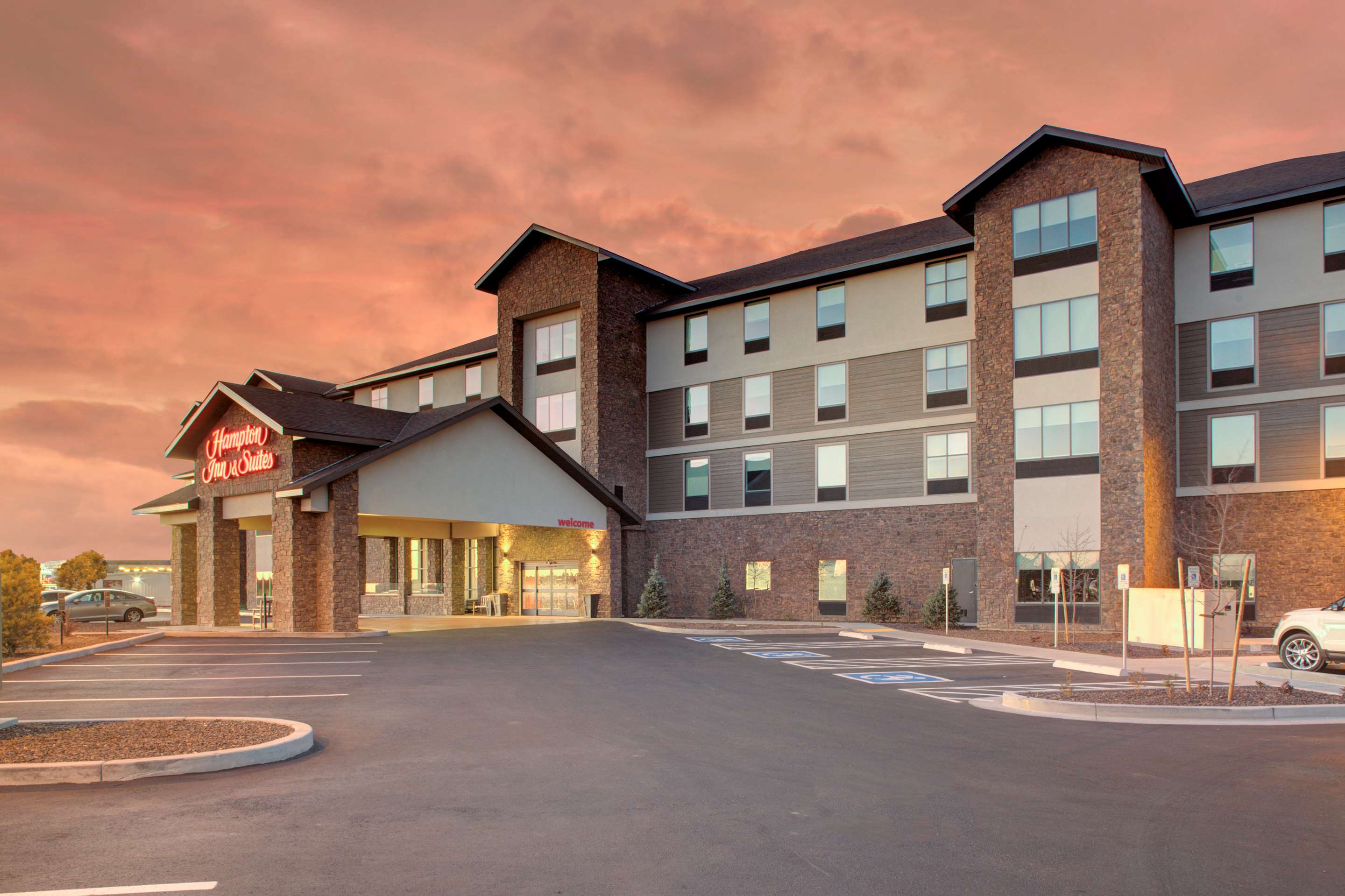 Exterior | Hampton Inn & Suites Flagstaff East