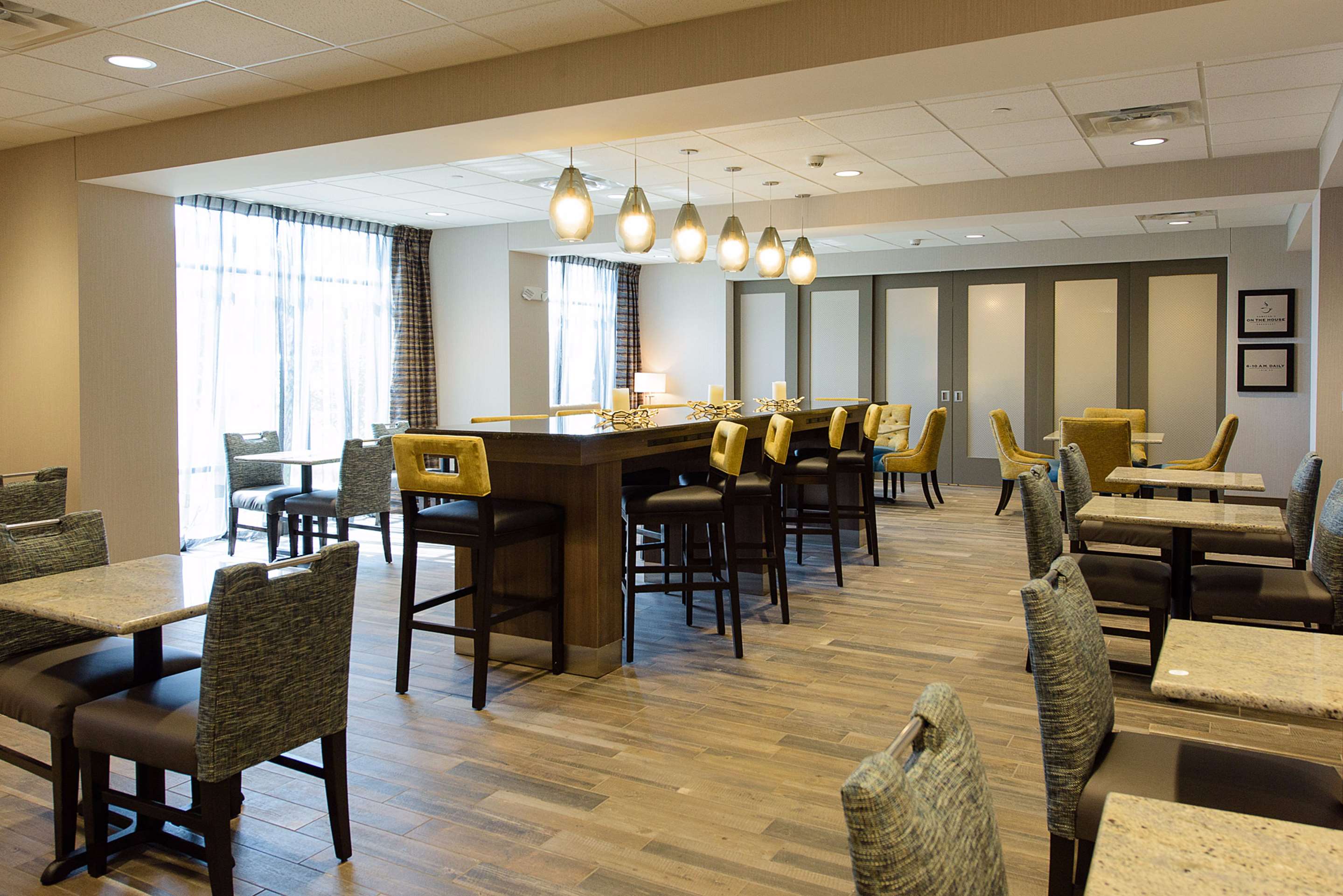 Breakfast Area | Hampton Inn Superior Duluth, Wi
