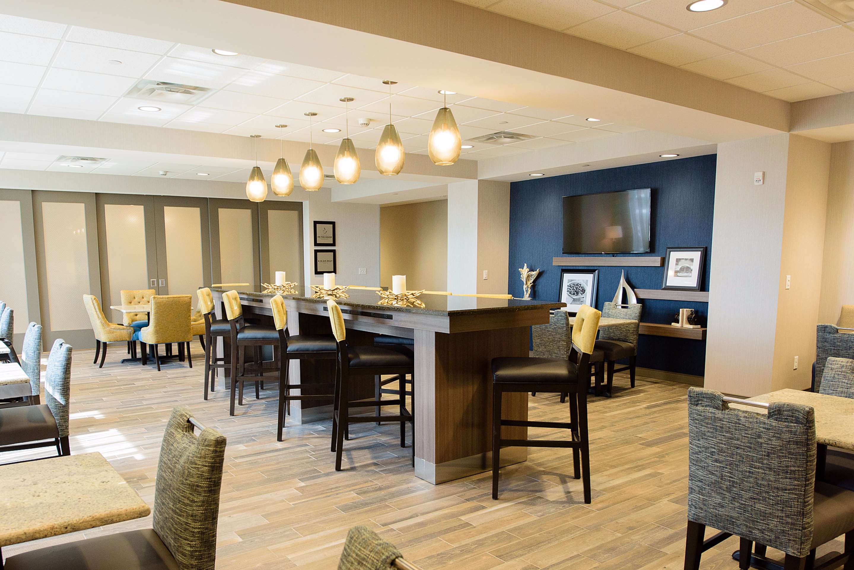 Breakfast Area | Hampton Inn Superior Duluth, Wi