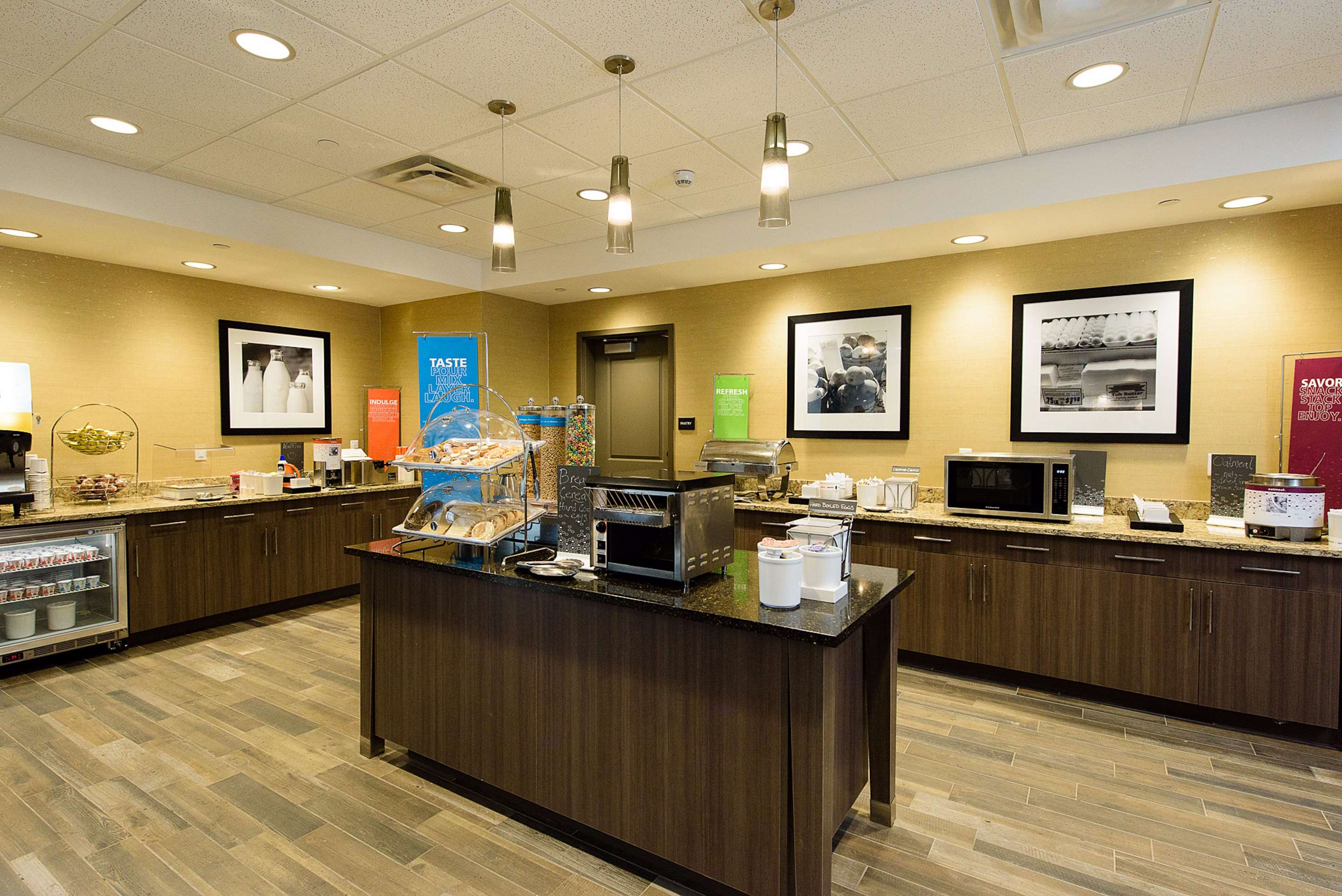 Breakfast Area | Hampton Inn Superior Duluth, Wi