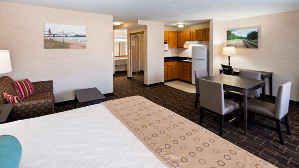  - Best Western Airport Inn Moline - I-74, Exit 4A