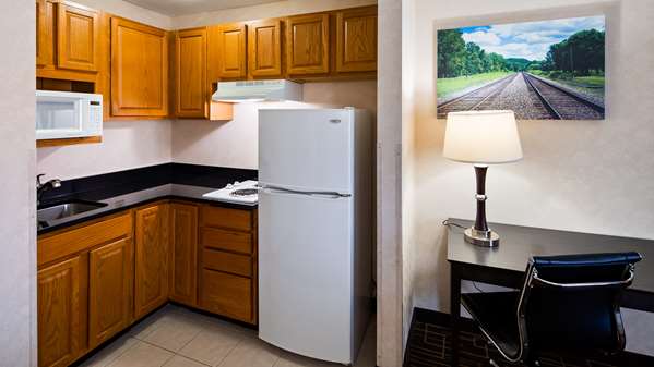  - Best Western Airport Inn Moline - I-74, Exit 4A