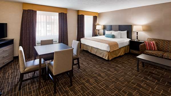  - Best Western Airport Inn Moline - I-74, Exit 4A