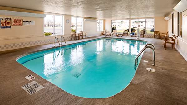Pool - Best Western Airport Inn Moline - I-74, Exit 4A