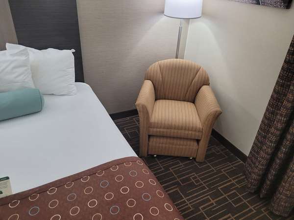  - Best Western Airport Inn Moline - I-74, Exit 4A