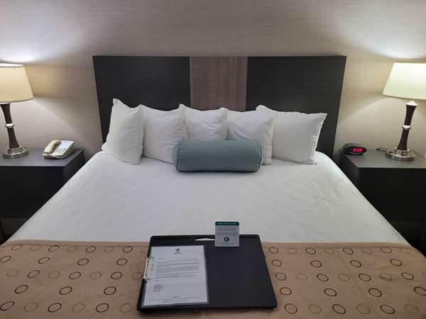  - Best Western Airport Inn Moline - I-74, Exit 4A