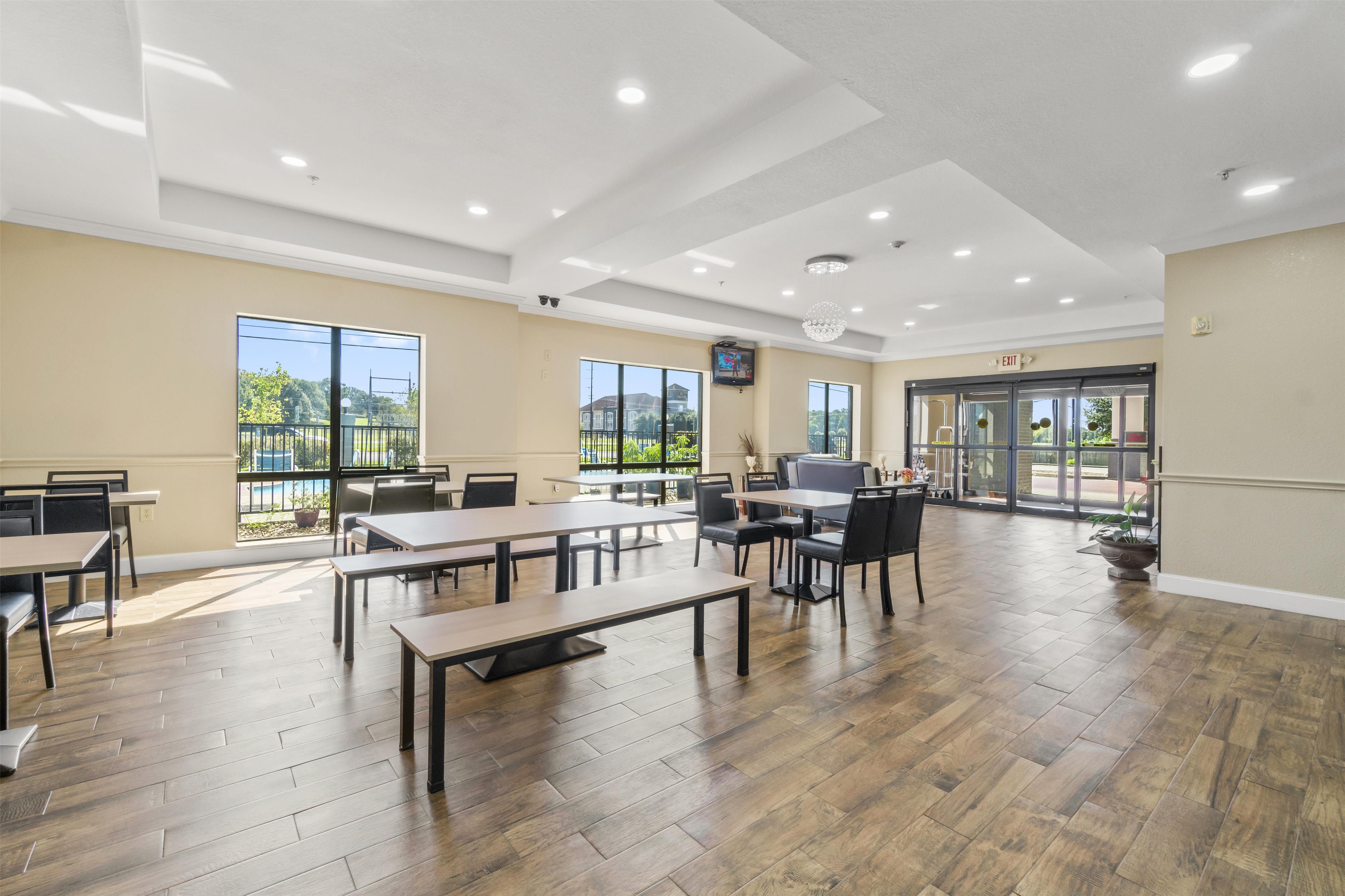 Breakfast Seating Area | Americas Best Value Inn & Suites Livingston