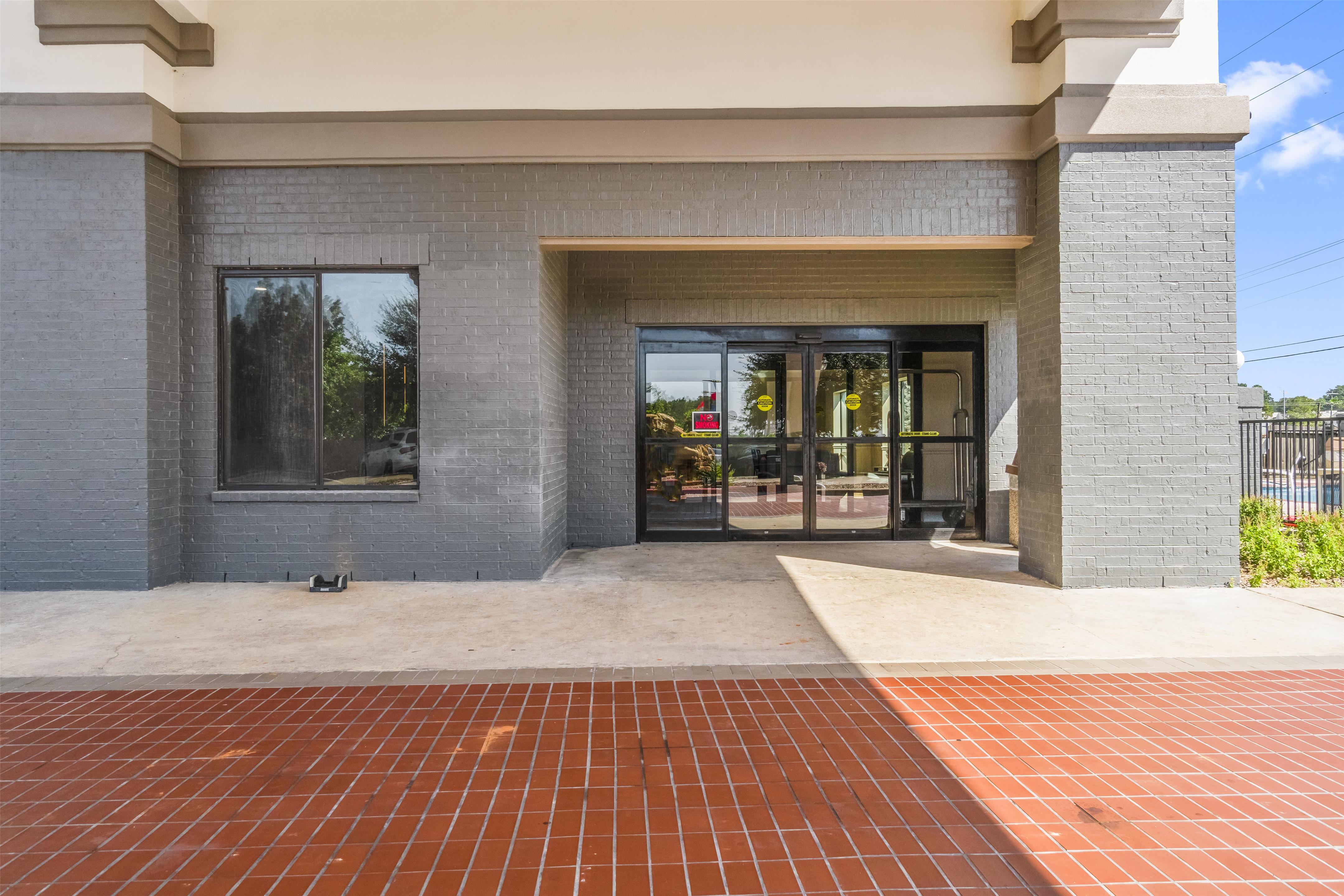 Entrance | Americas Best Value Inn & Suites Livingston