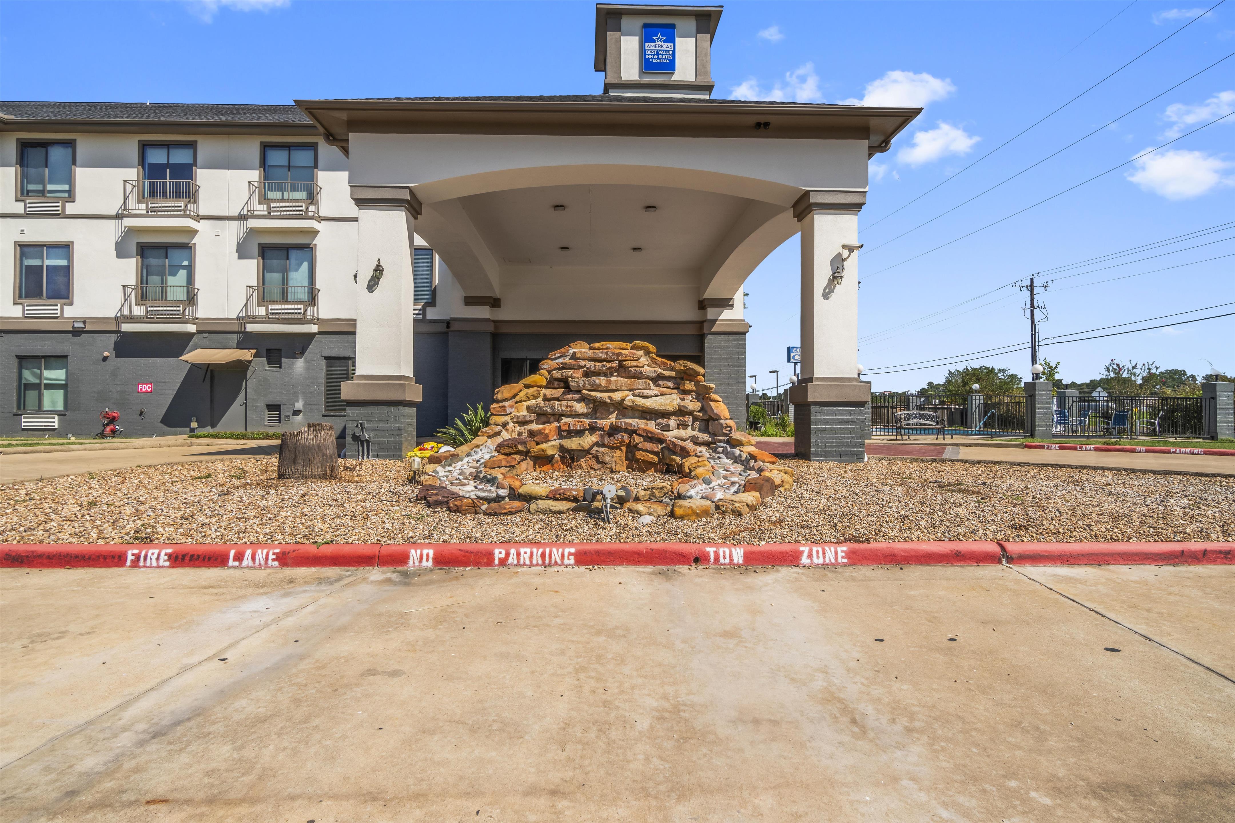 Exterior Building | Americas Best Value Inn & Suites Livingston