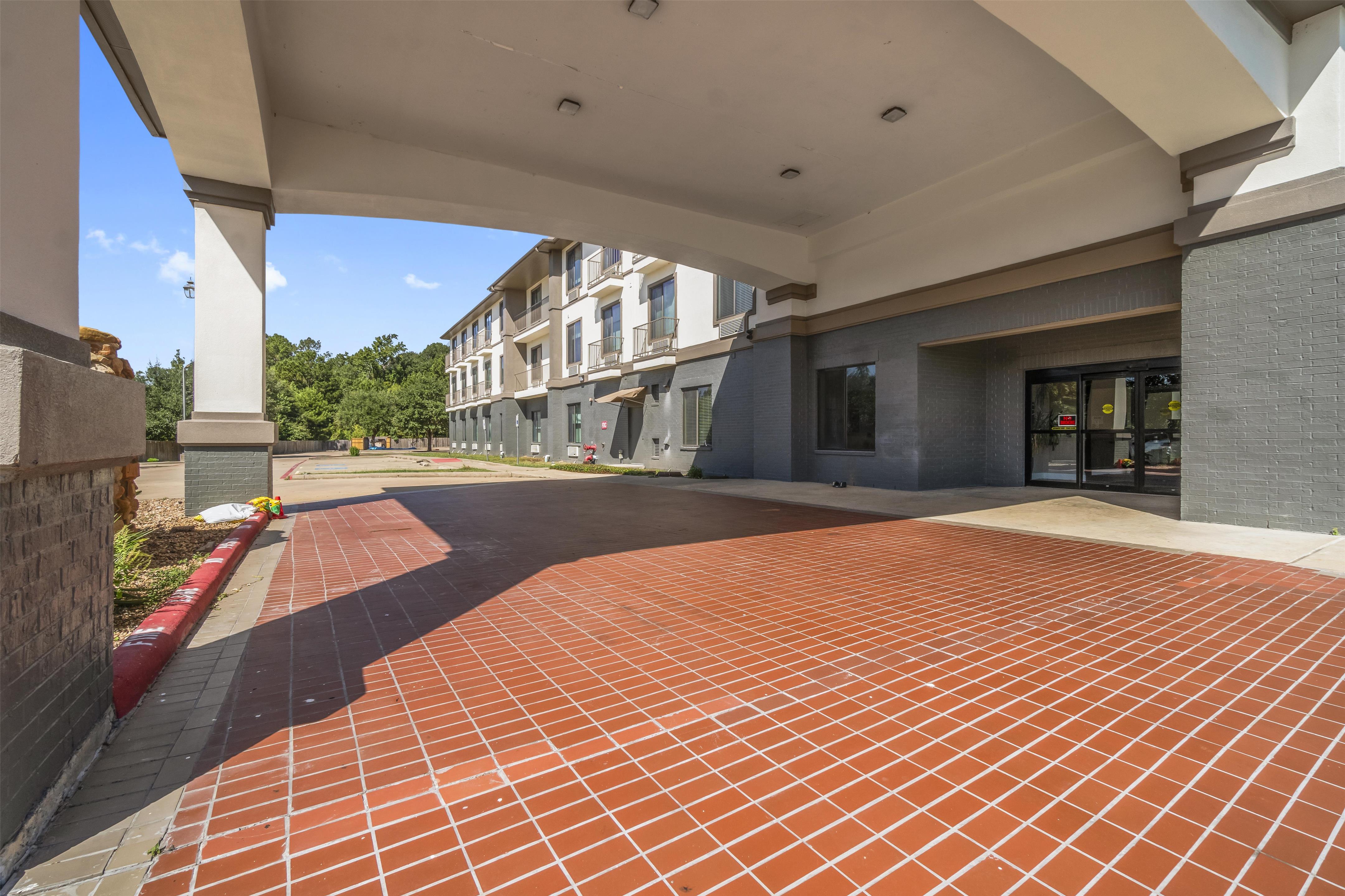 Entrance | Americas Best Value Inn & Suites Livingston