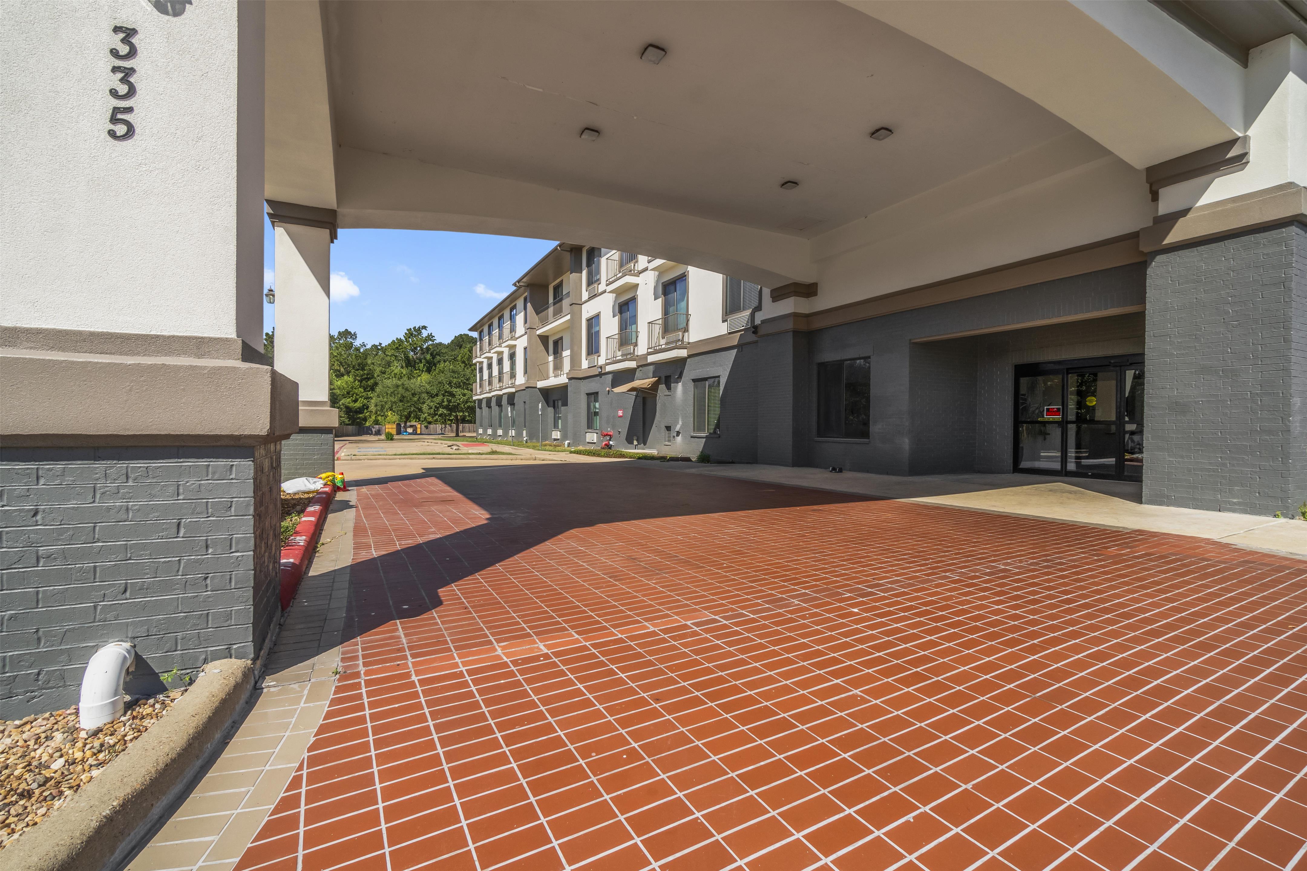 Entrance | Americas Best Value Inn & Suites Livingston