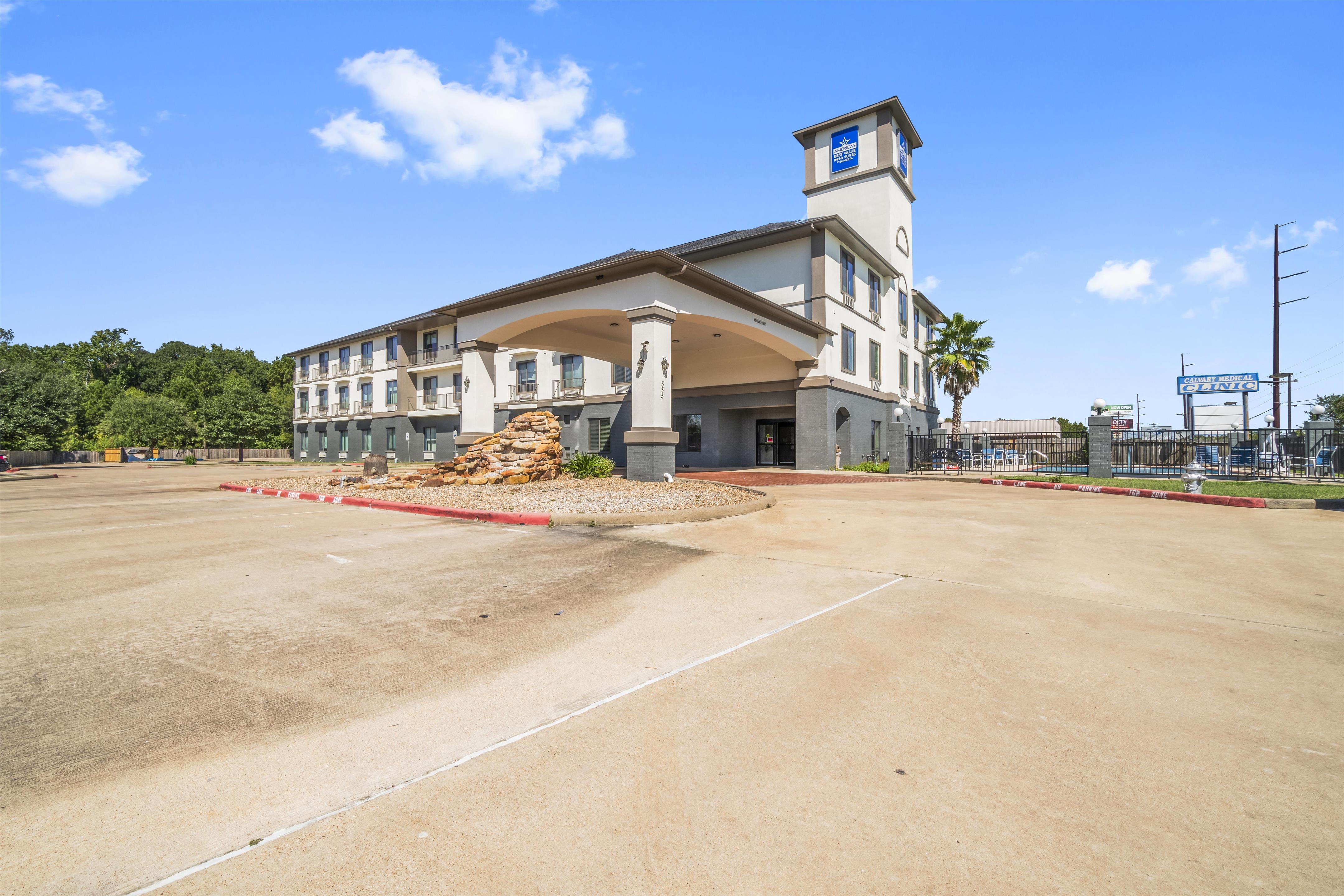 Exterior Building | Americas Best Value Inn & Suites Livingston