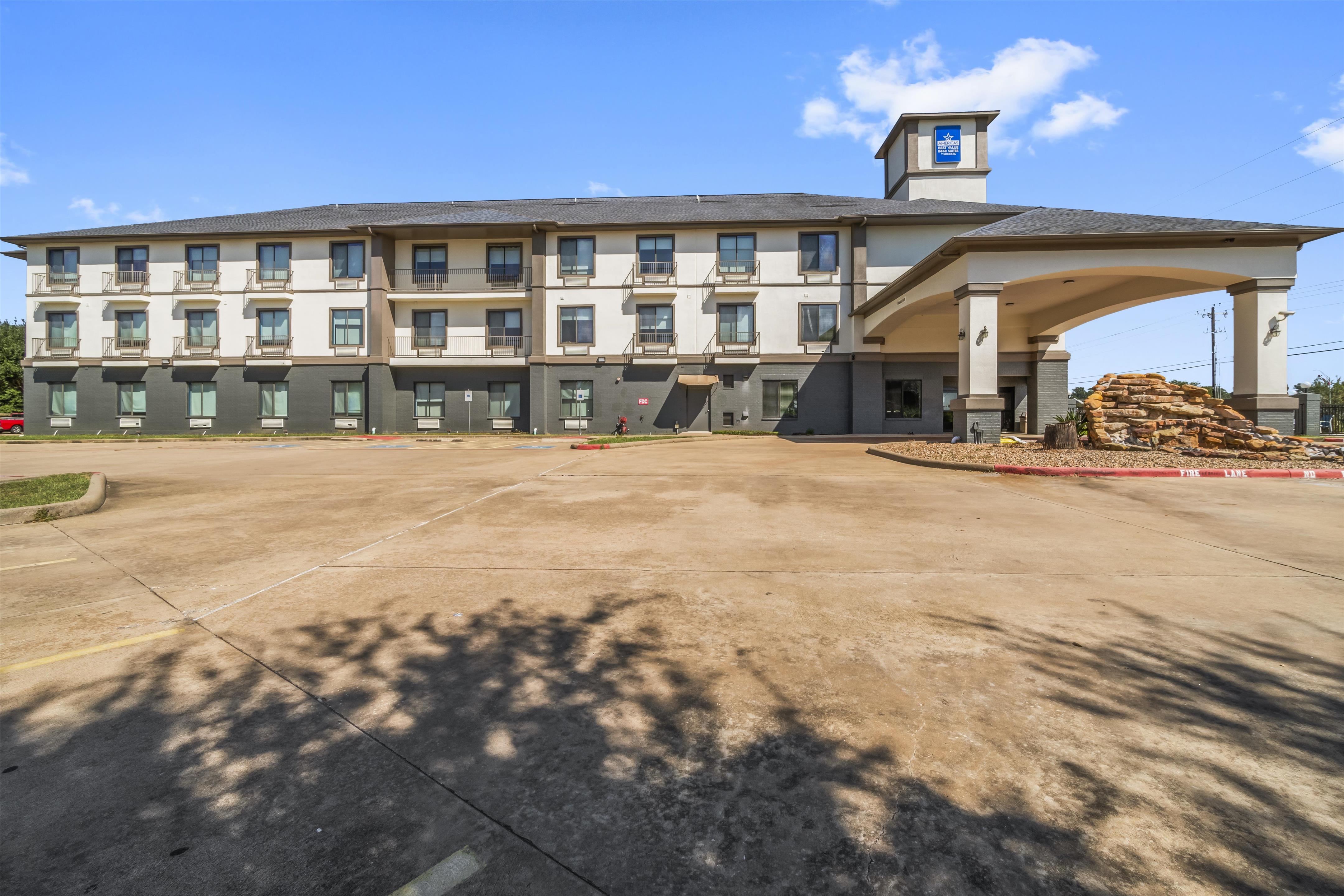 Exterior Building | Americas Best Value Inn & Suites Livingston