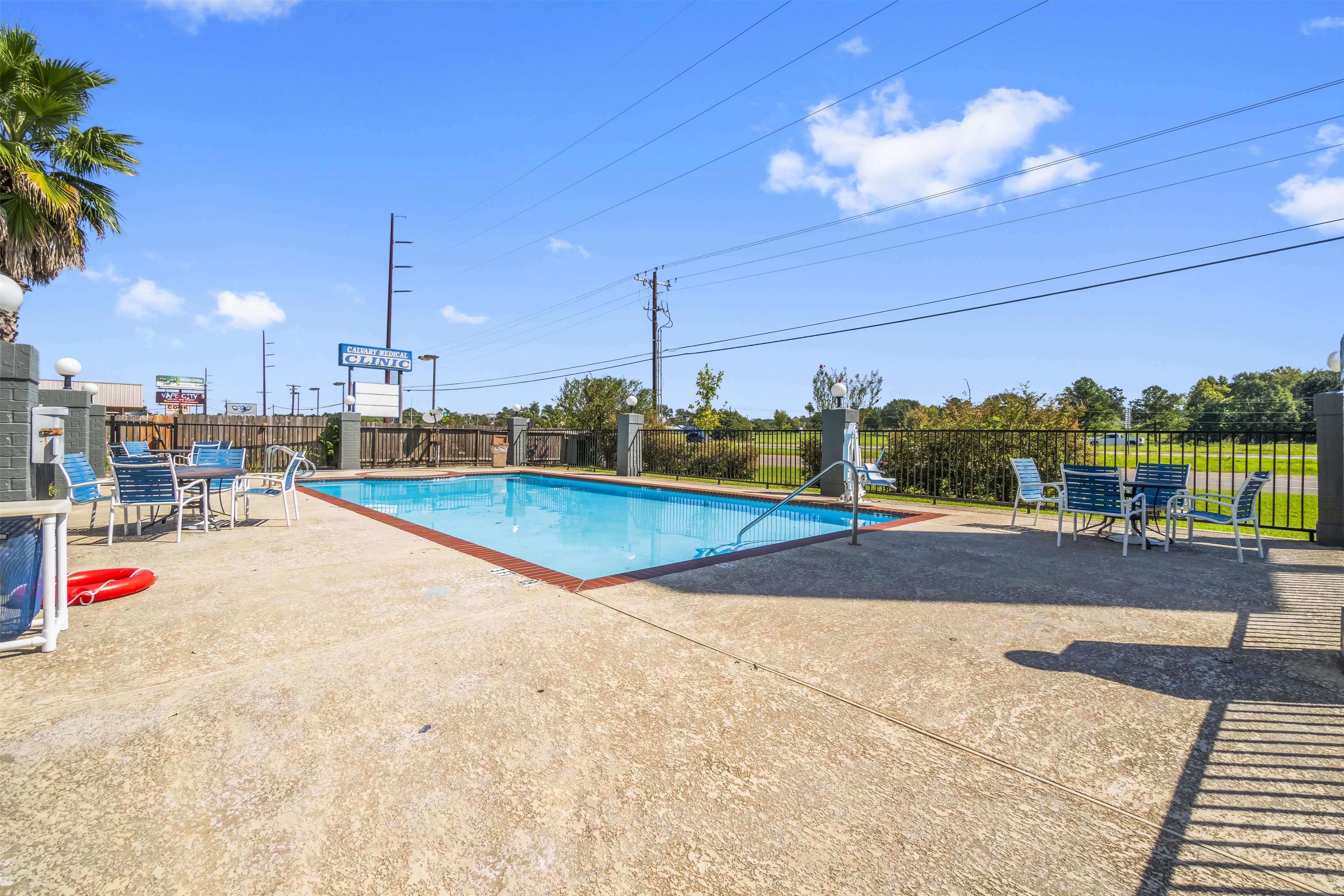 Outdoor Pool | Americas Best Value Inn & Suites Livingston