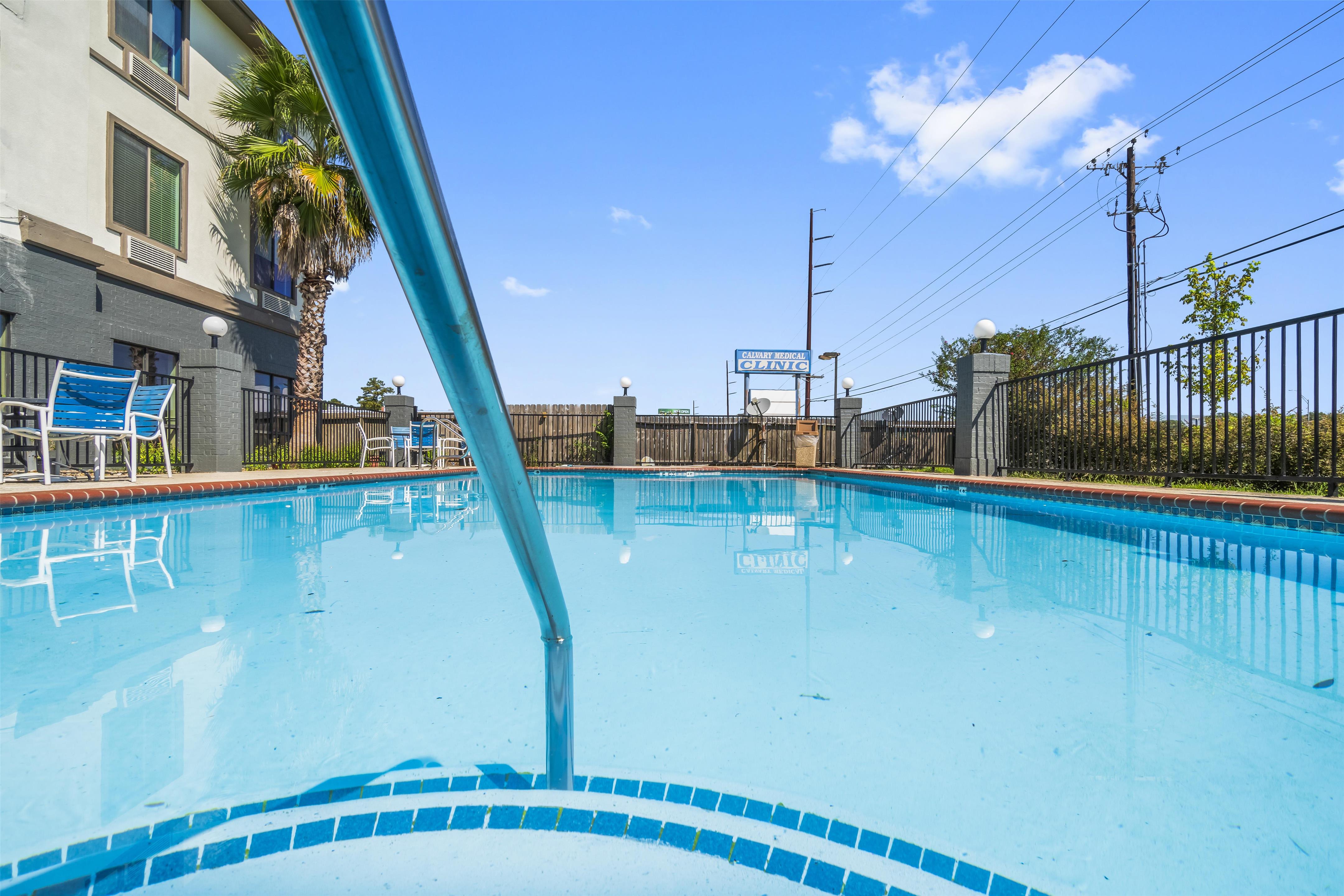 Outdoor Pool | Americas Best Value Inn & Suites Livingston