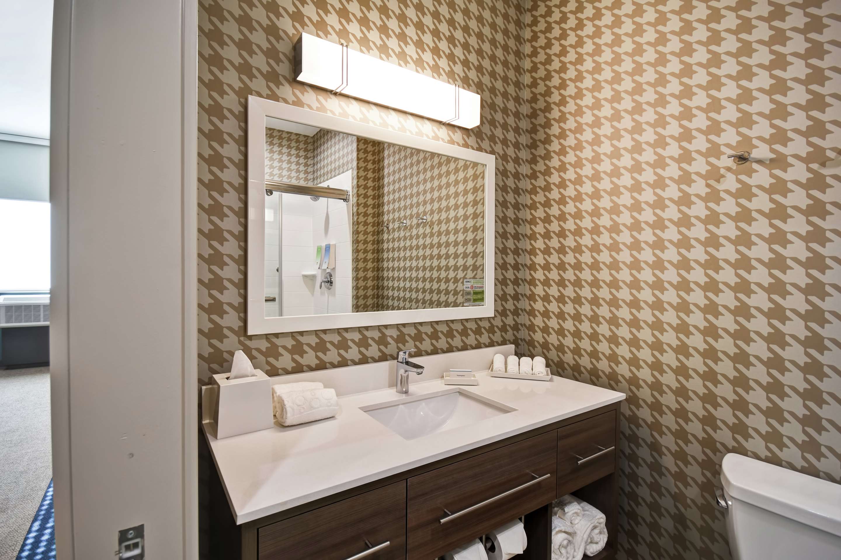 Guest room bath