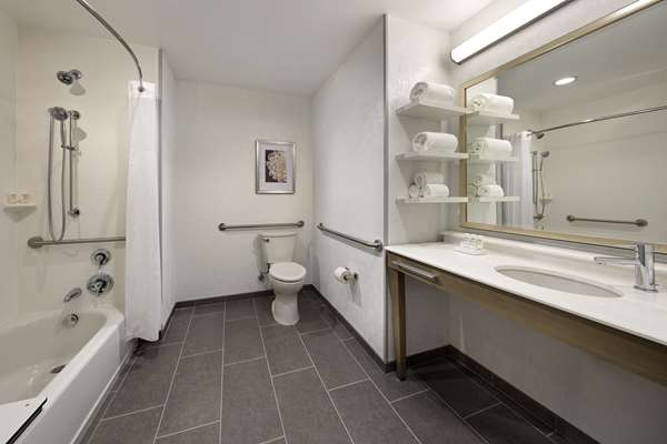  - Hampton Inn Airport Long Beach