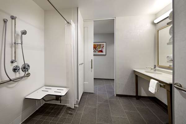  - Hampton Inn Airport Long Beach