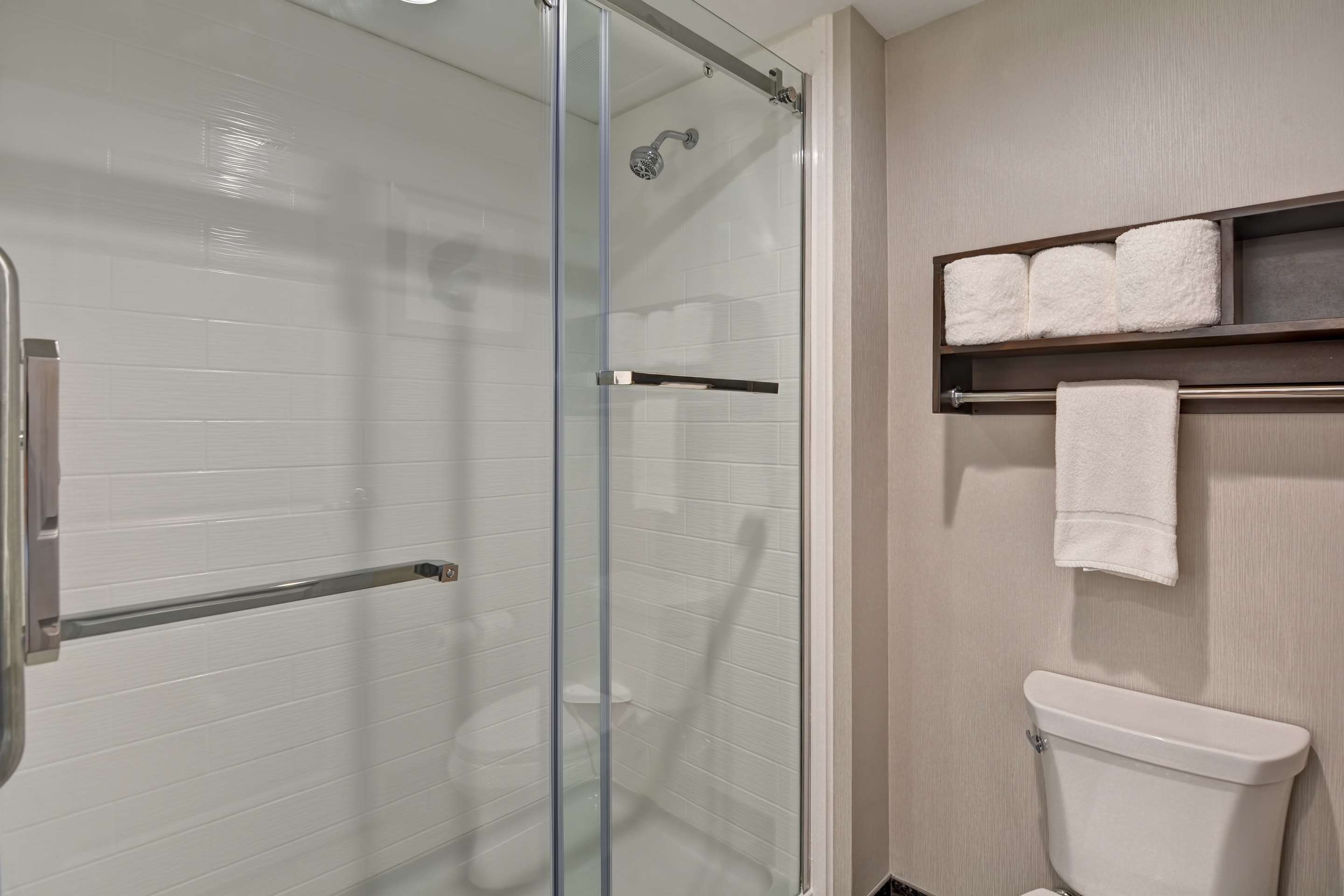 Guest room bath