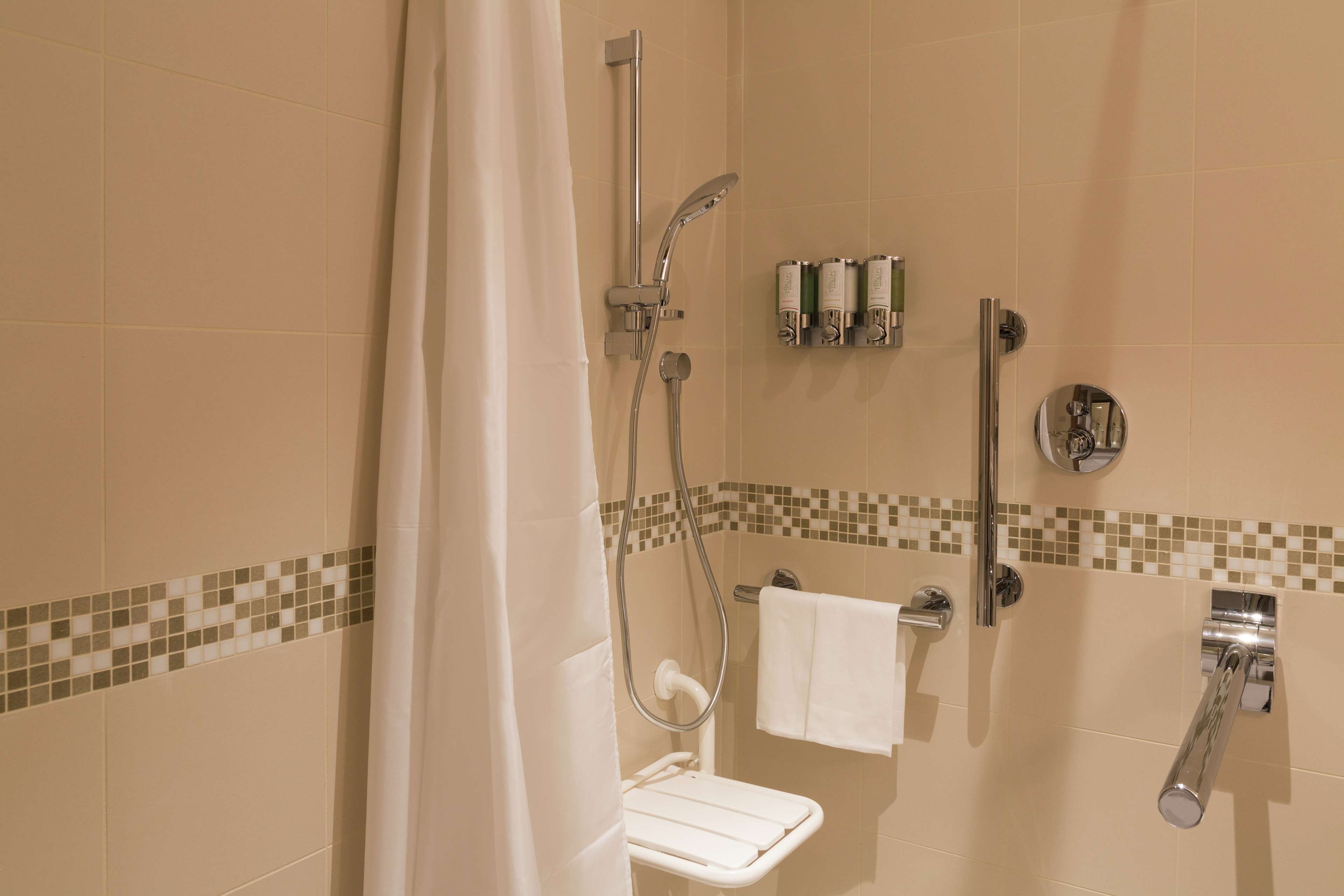 Hampton by Hilton Rome East Room Type - QUEEN ACCESSIBLE ROOM