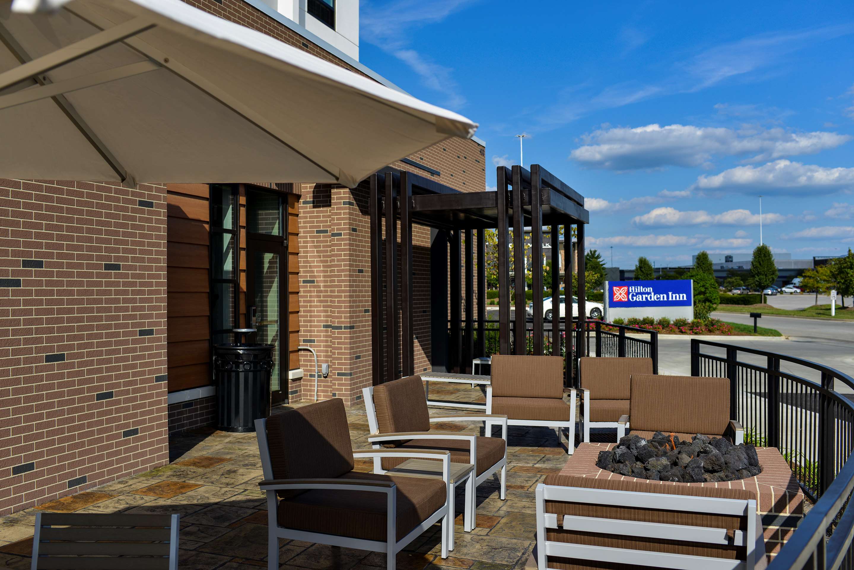 BarLounge | Hilton Garden Inn Louisville Mall of St. Matthews