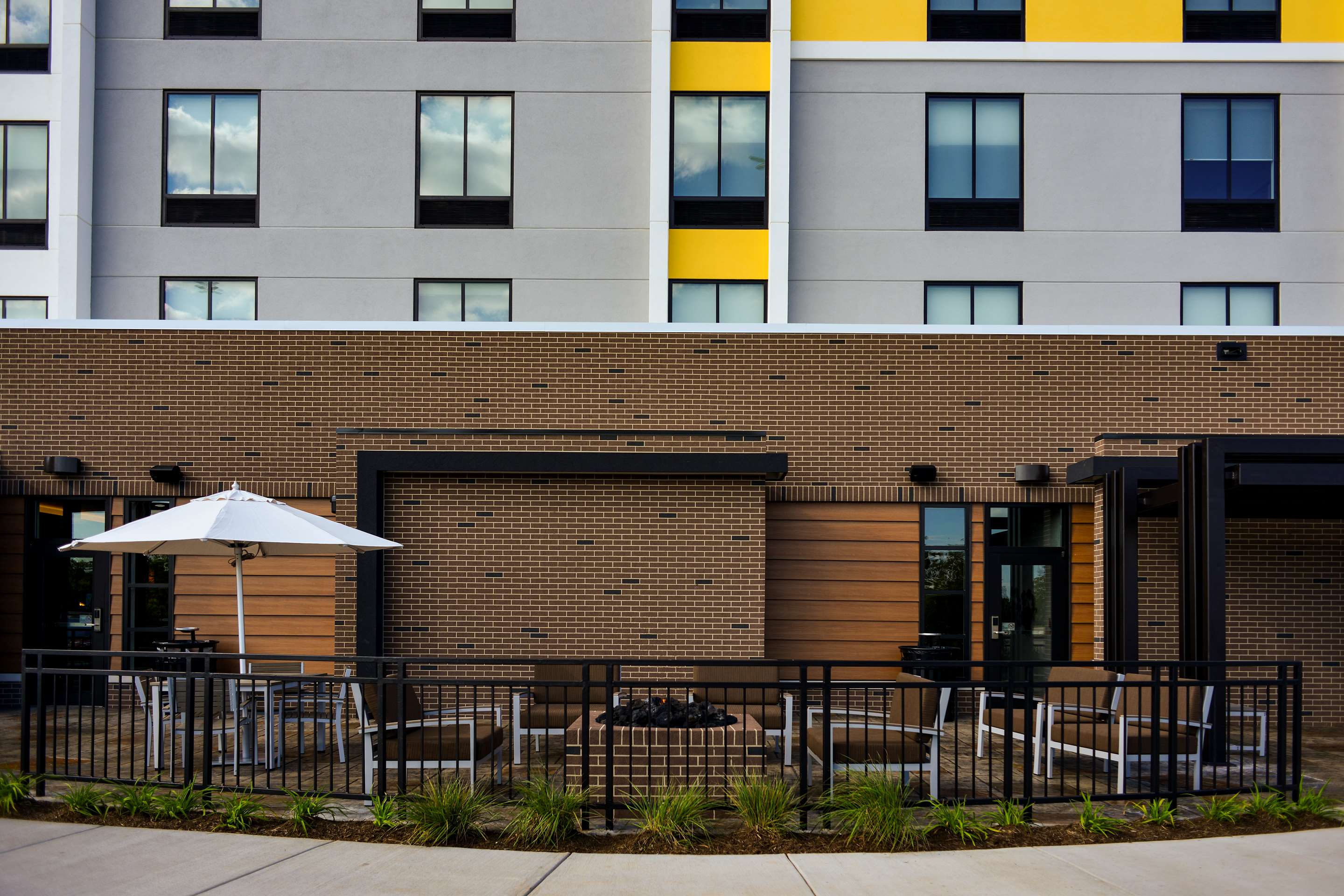 BarLounge | Hilton Garden Inn Louisville Mall of St. Matthews