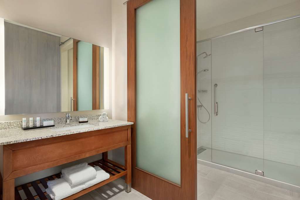 EMBASSY SUITES BY HILTON SARASOTA Room Type - 2 QUEEN PREMIUM SUITE
